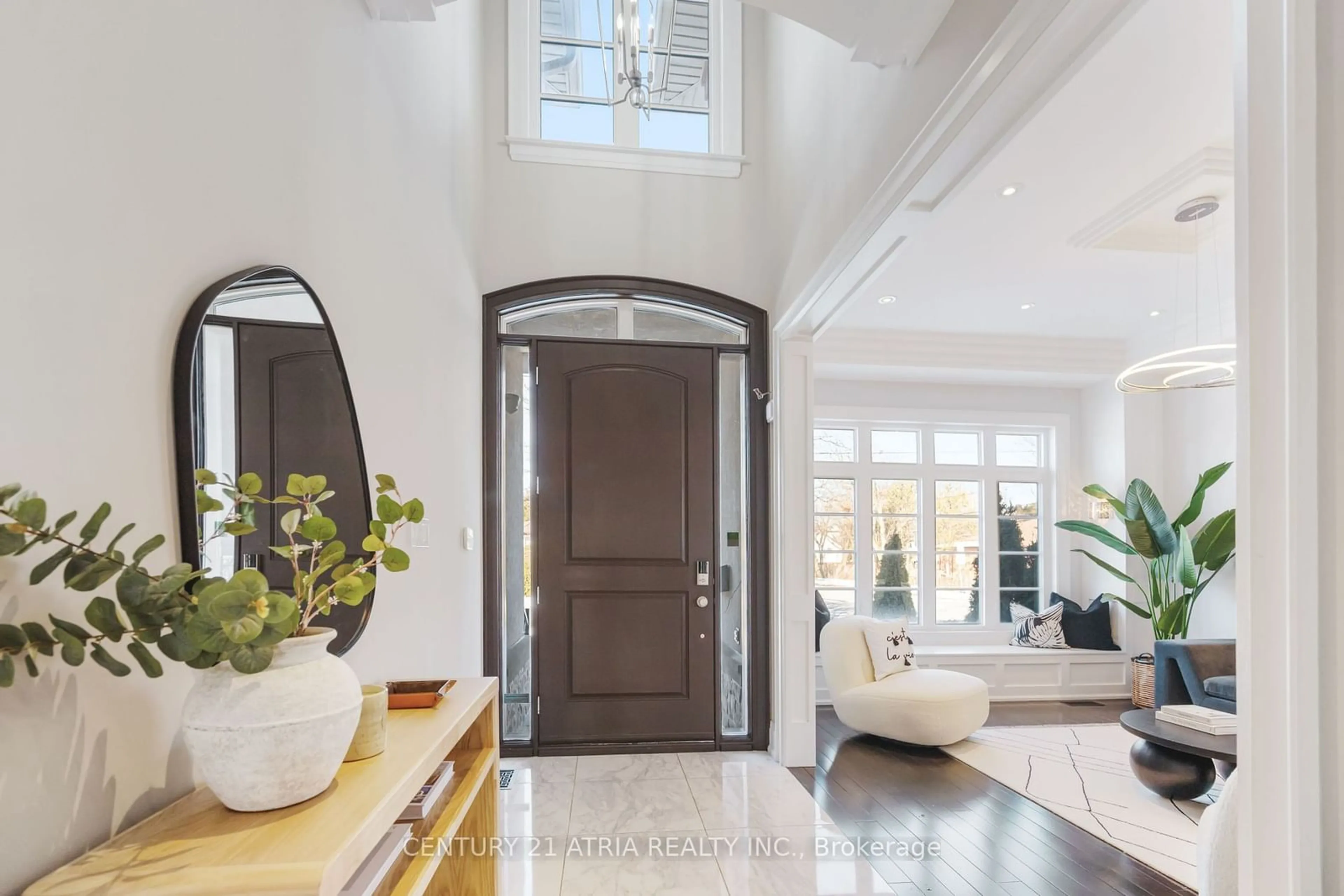 Indoor entryway for 141 Connaught Ave, Toronto Ontario M2M 1H3