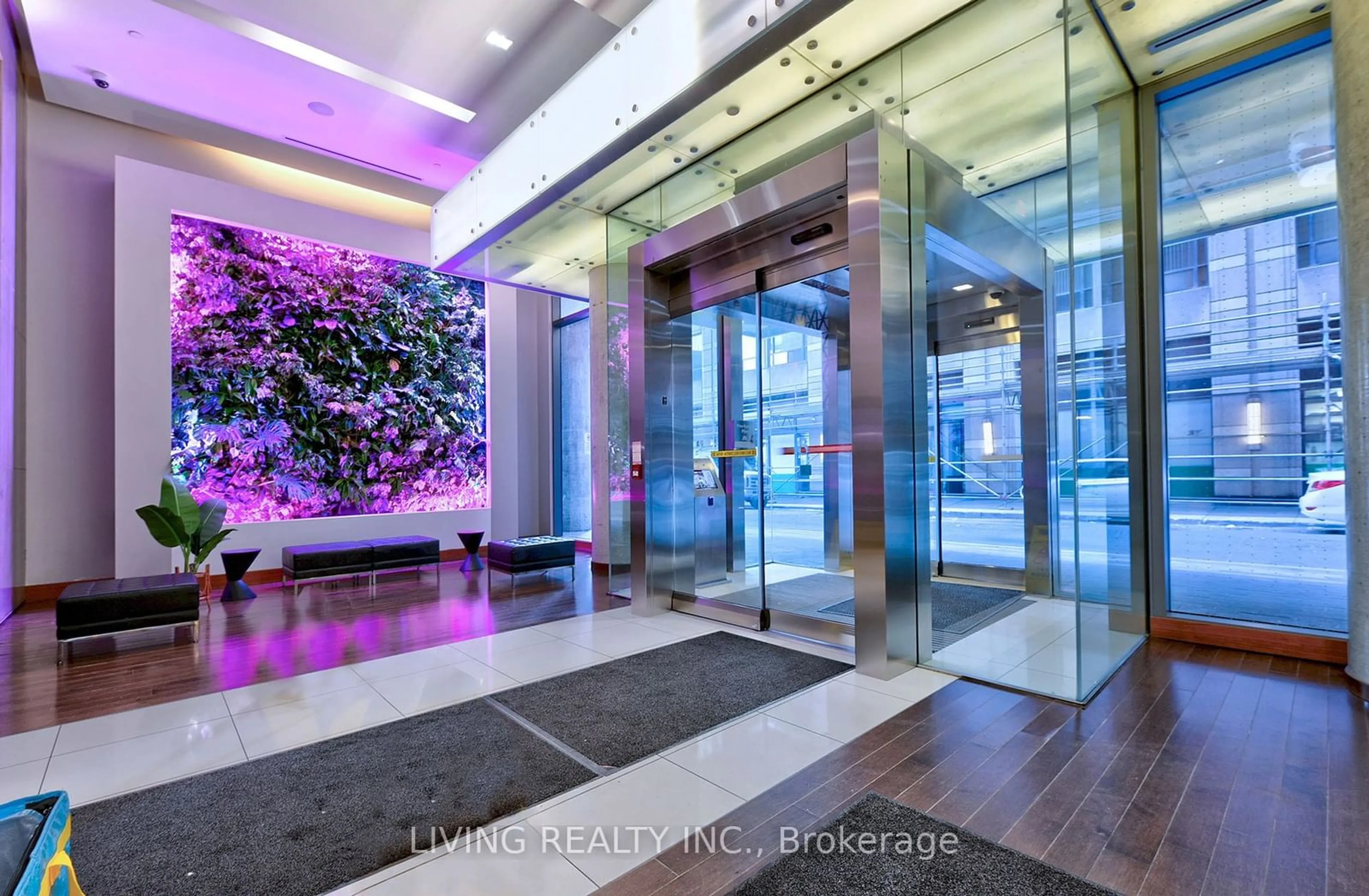 Indoor foyer for 8 Mercer St #2811, Toronto Ontario M5V 0C4