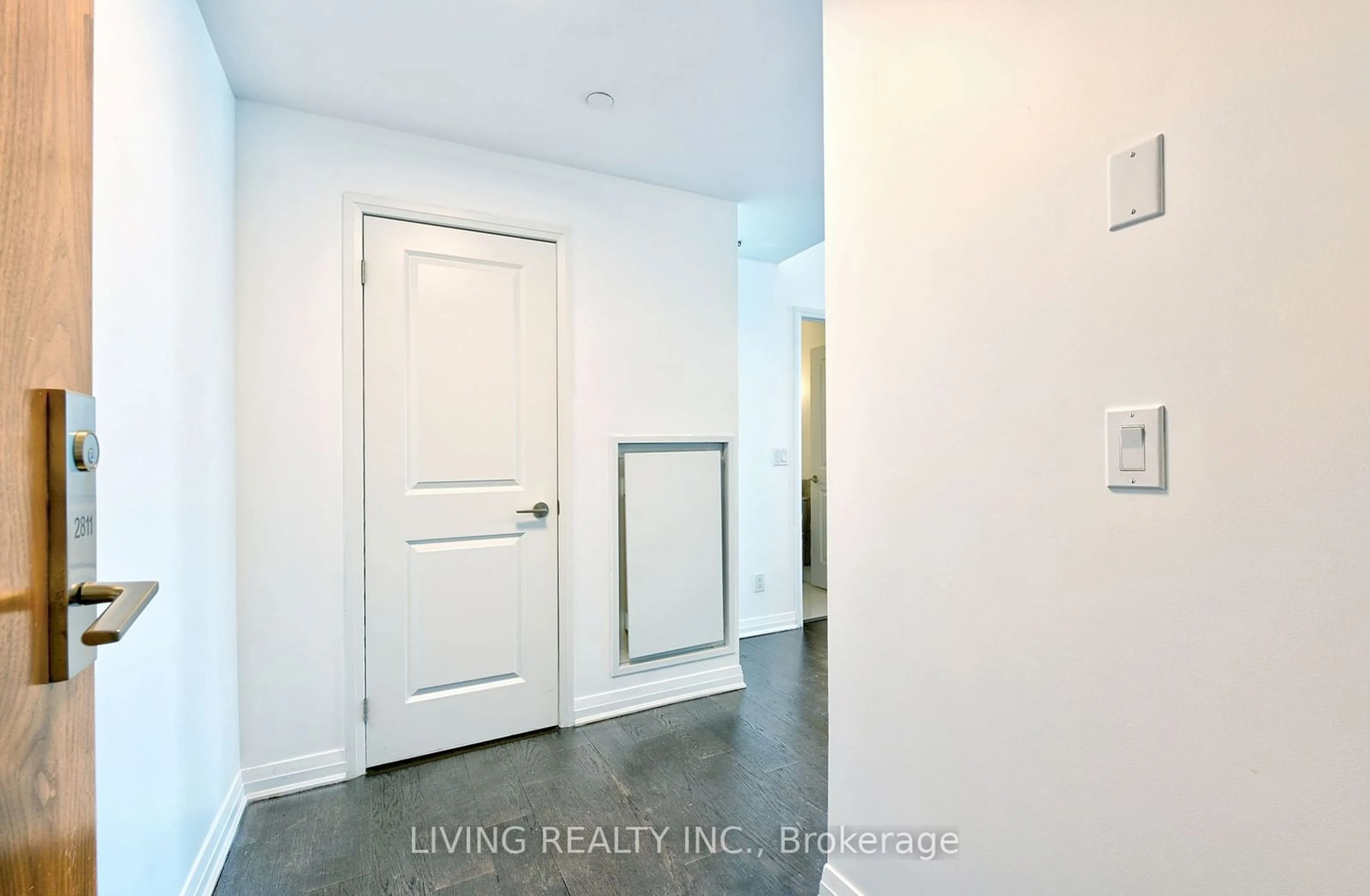 Indoor entryway for 8 Mercer St #2811, Toronto Ontario M5V 0C4