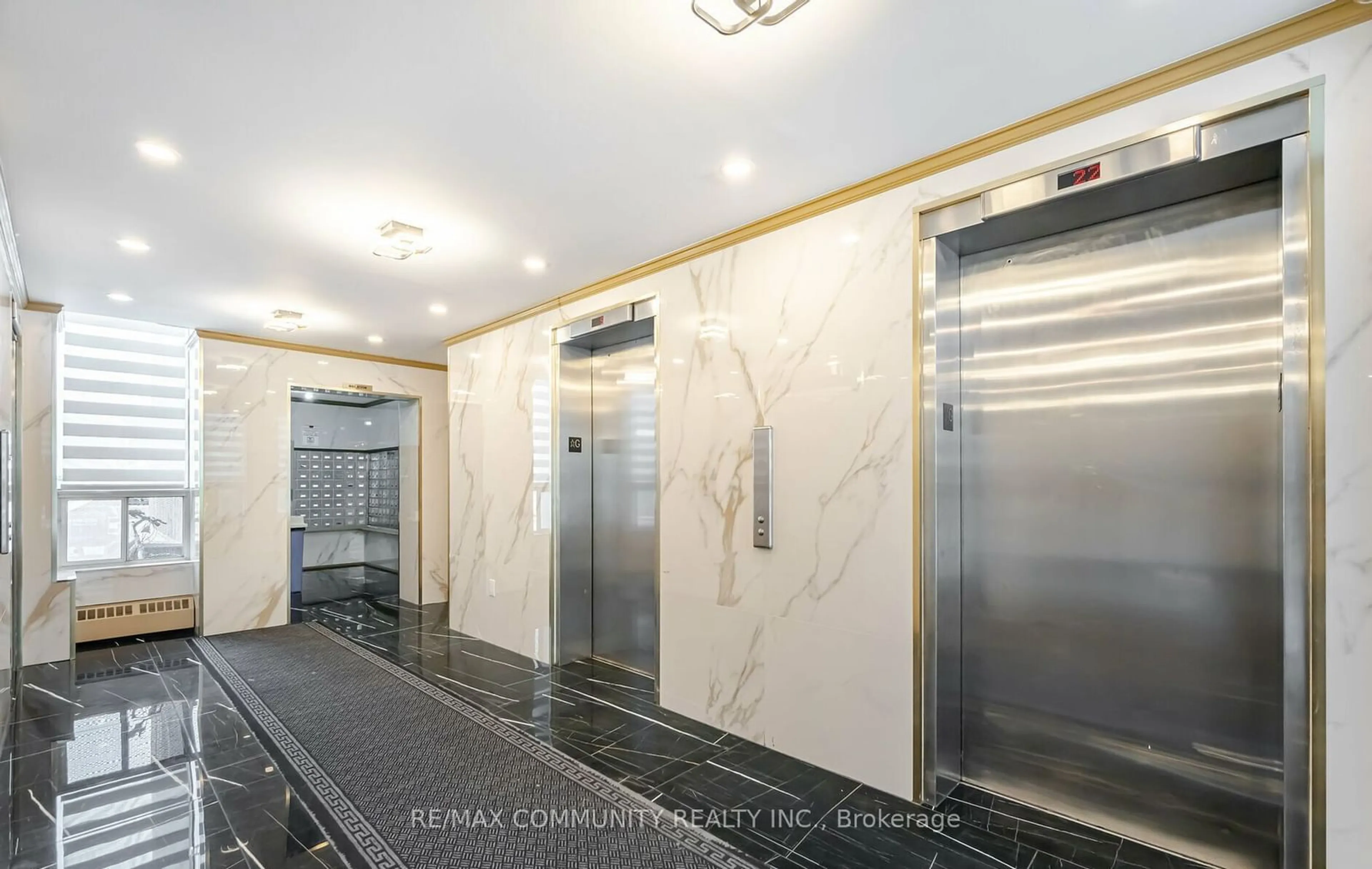 Indoor foyer for 10 Sunny Glen Way #904, Toronto Ontario M3C 2Z3