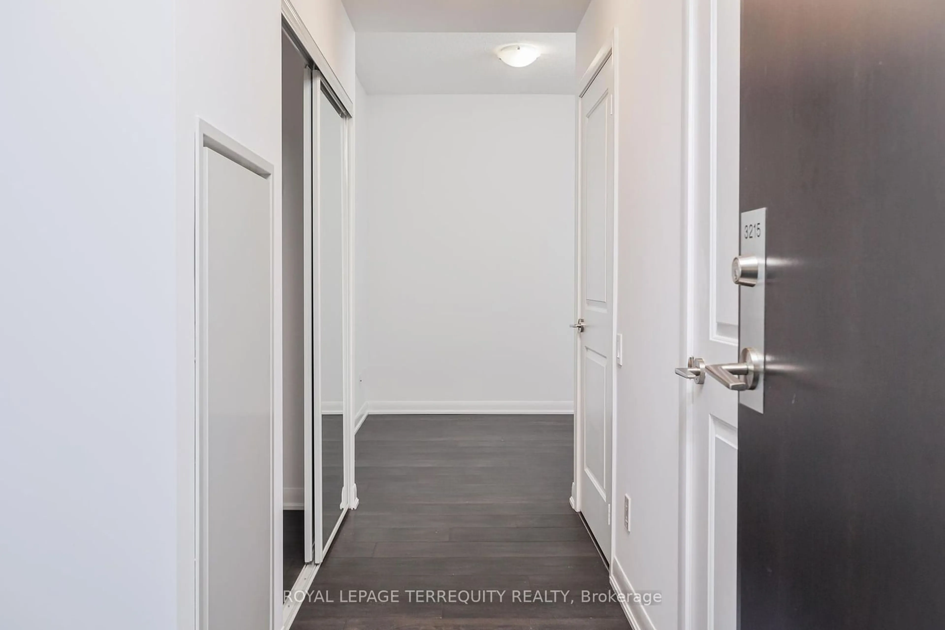 Indoor entryway for 5162 Yonge St #3215, Toronto Ontario M2N 0E9