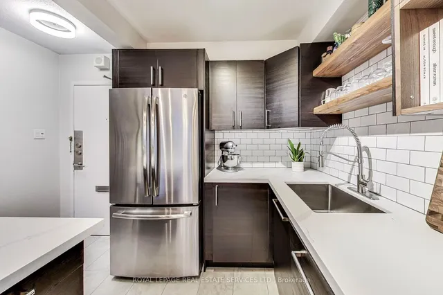 Additional property image - 30 Gloucester St Unit 1003