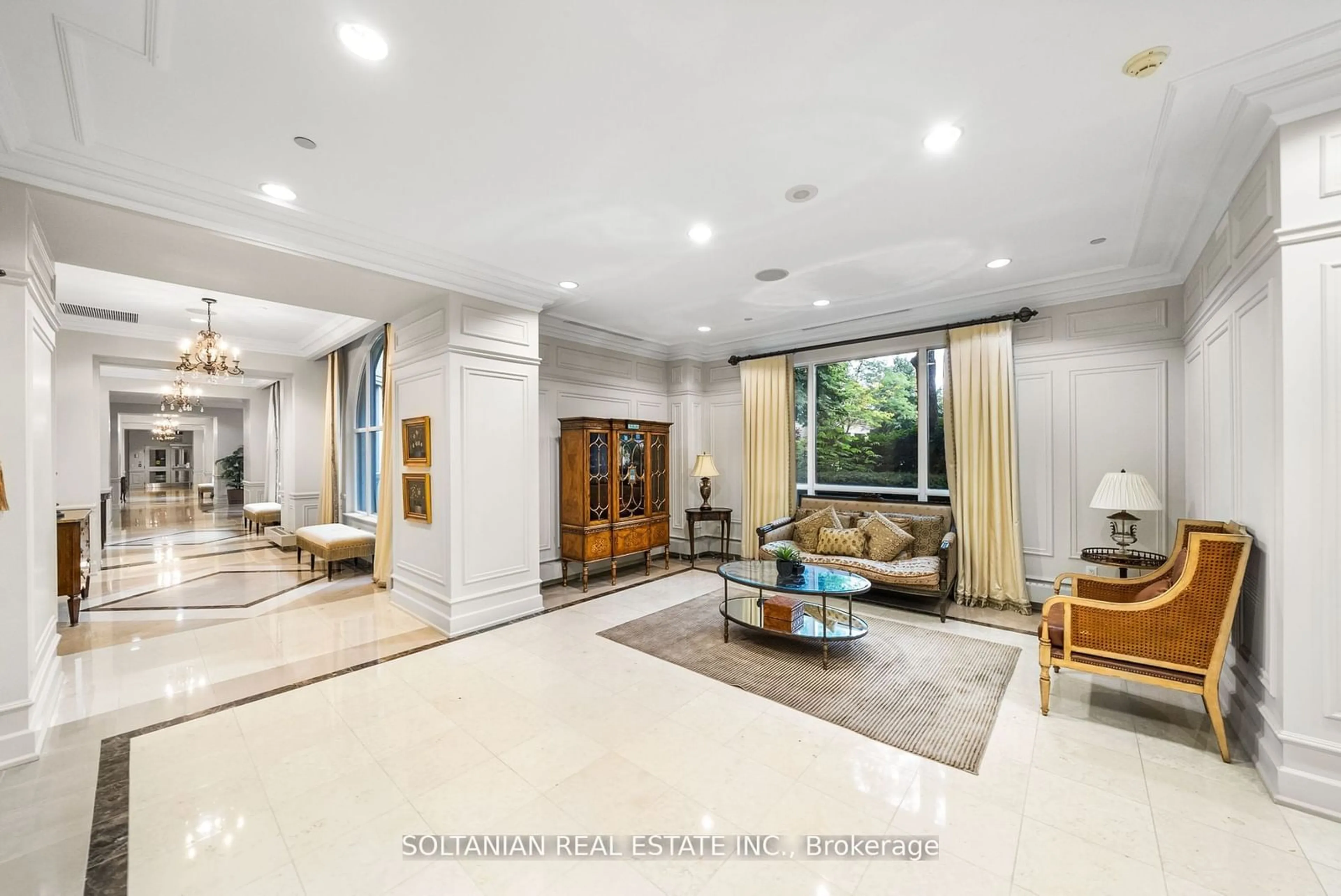 Indoor foyer for 660 Sheppard Ave #Lph3, Toronto Ontario M2K 3E5