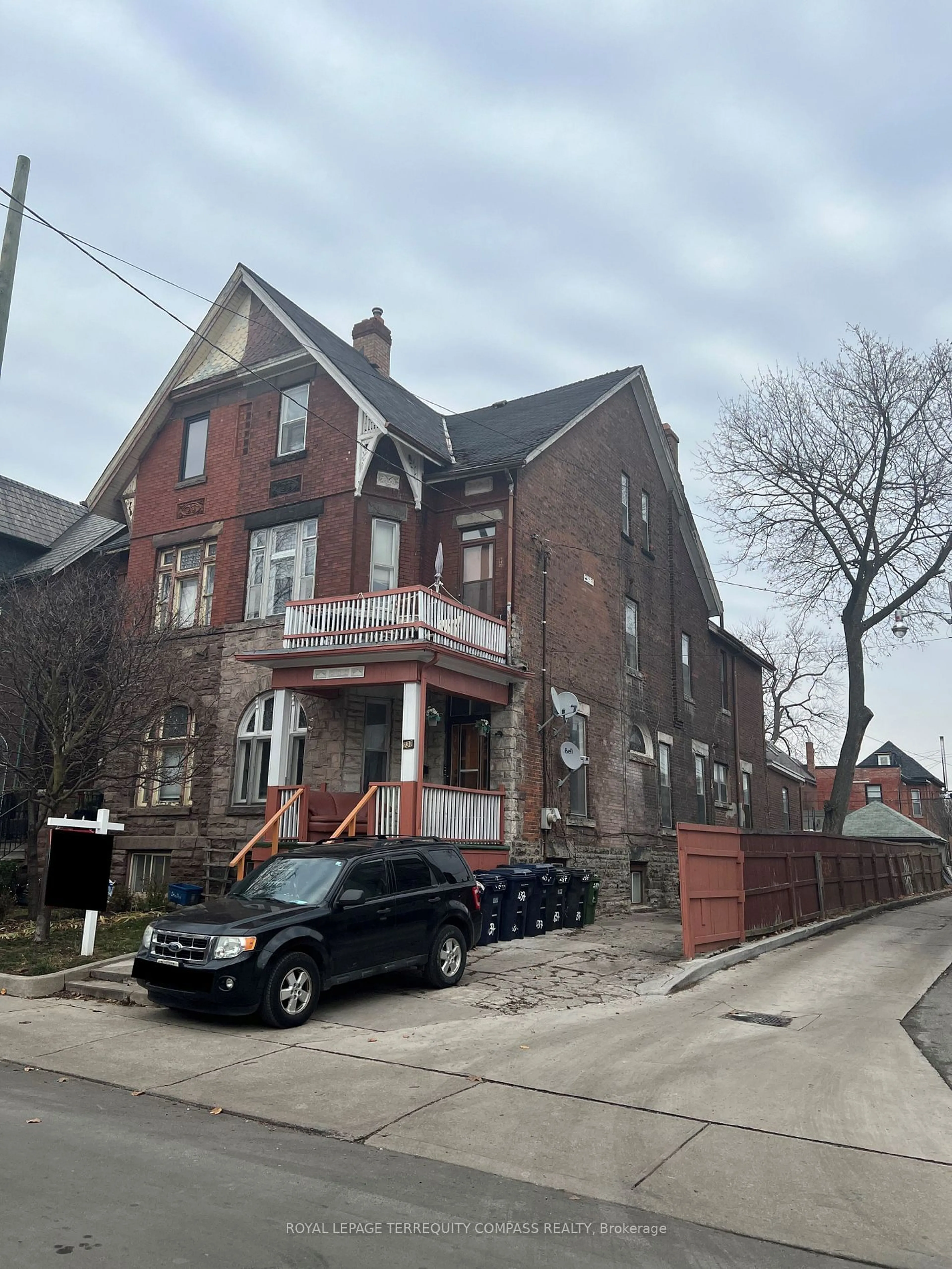 Home with brick exterior material, building for 237 Roxton Rd, Toronto Ontario M6G 3R1