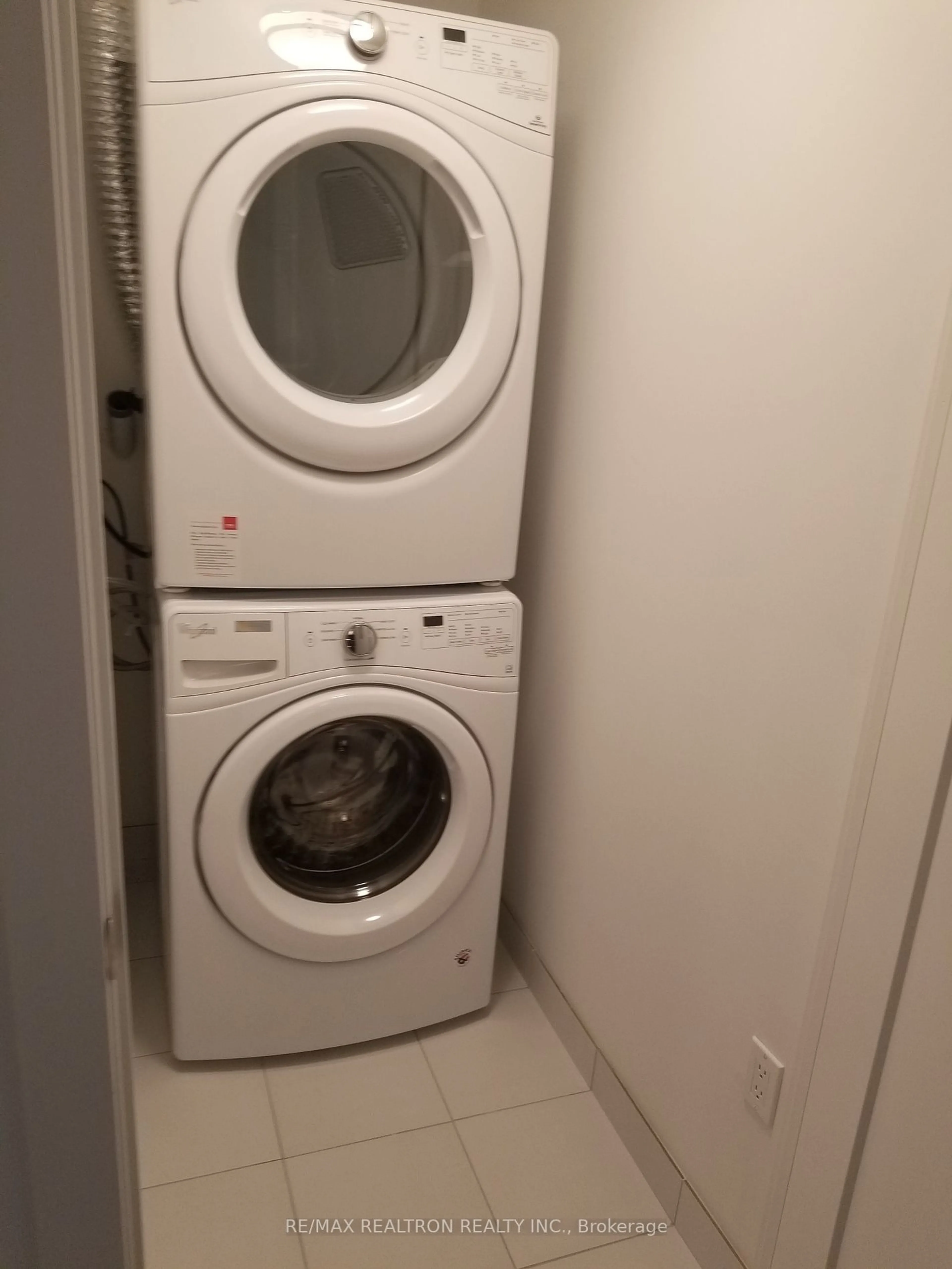 Laundry room for 10 York St #3709, Toronto Ontario M5J 2Z2