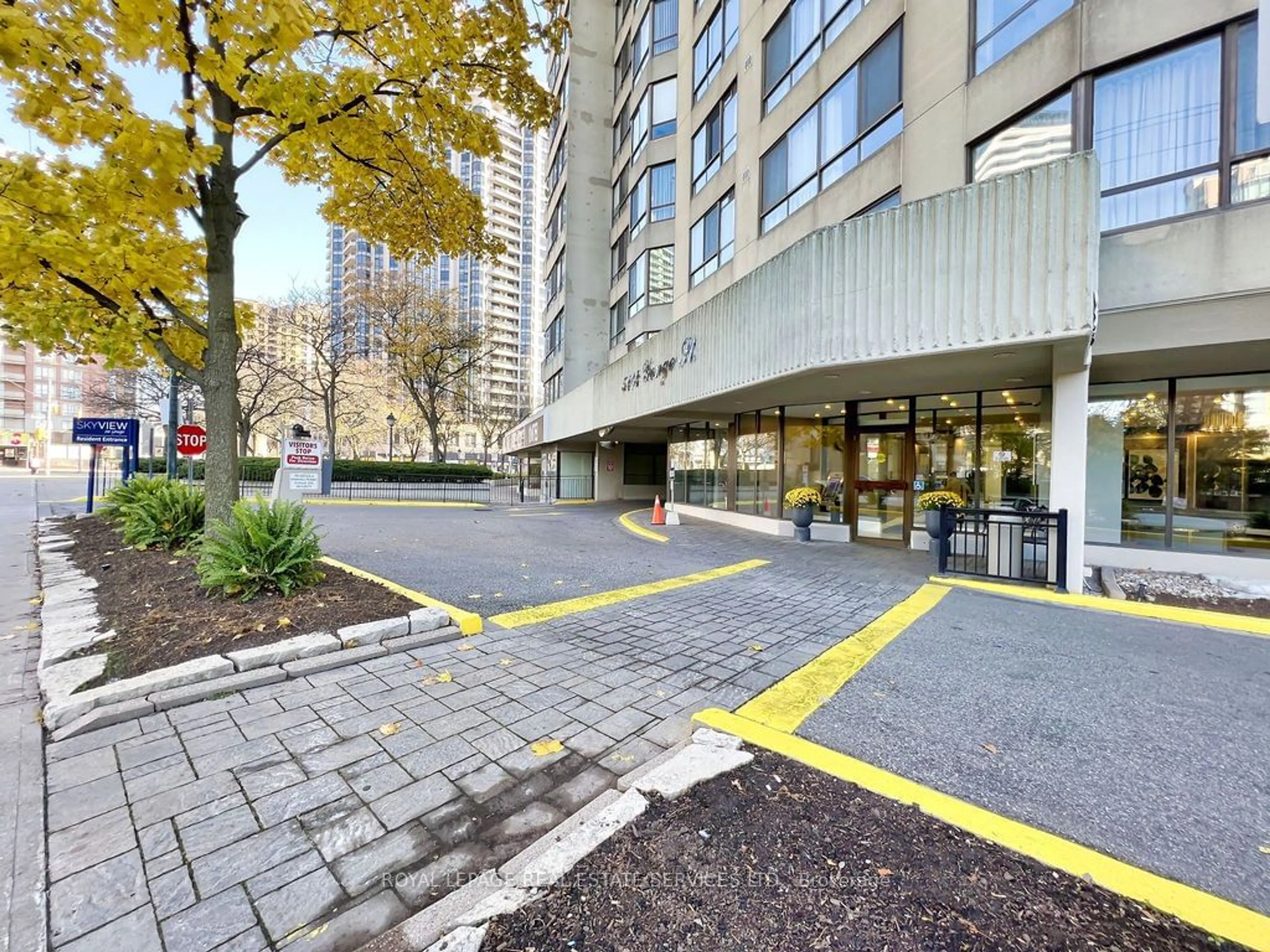 Patio, street for 5444 Yonge St #108, Toronto Ontario M2N 6J4