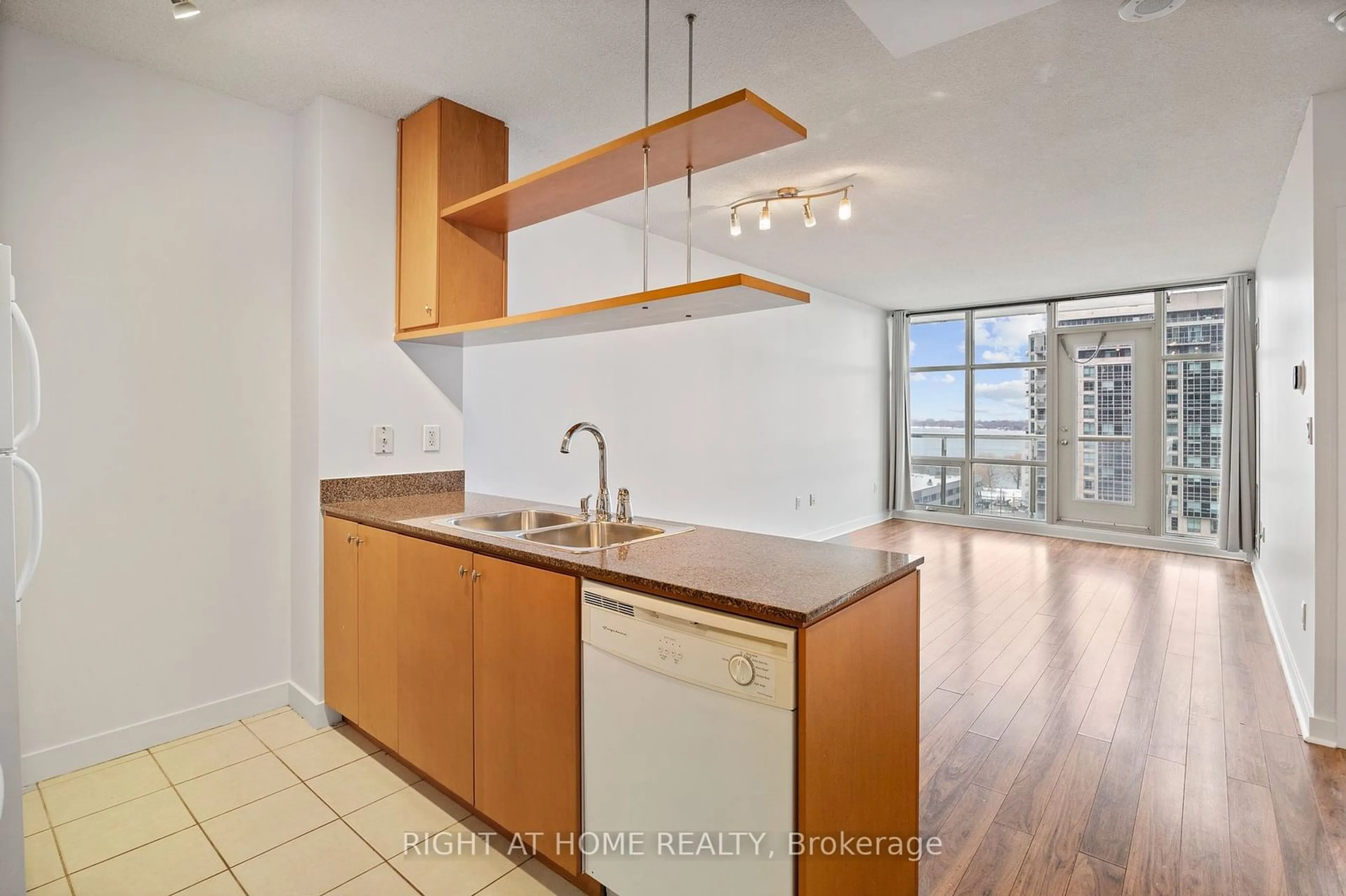 Open concept kitchen, unknown for 35 Mariner Terr #1011, Toronto Ontario M5V 3V9