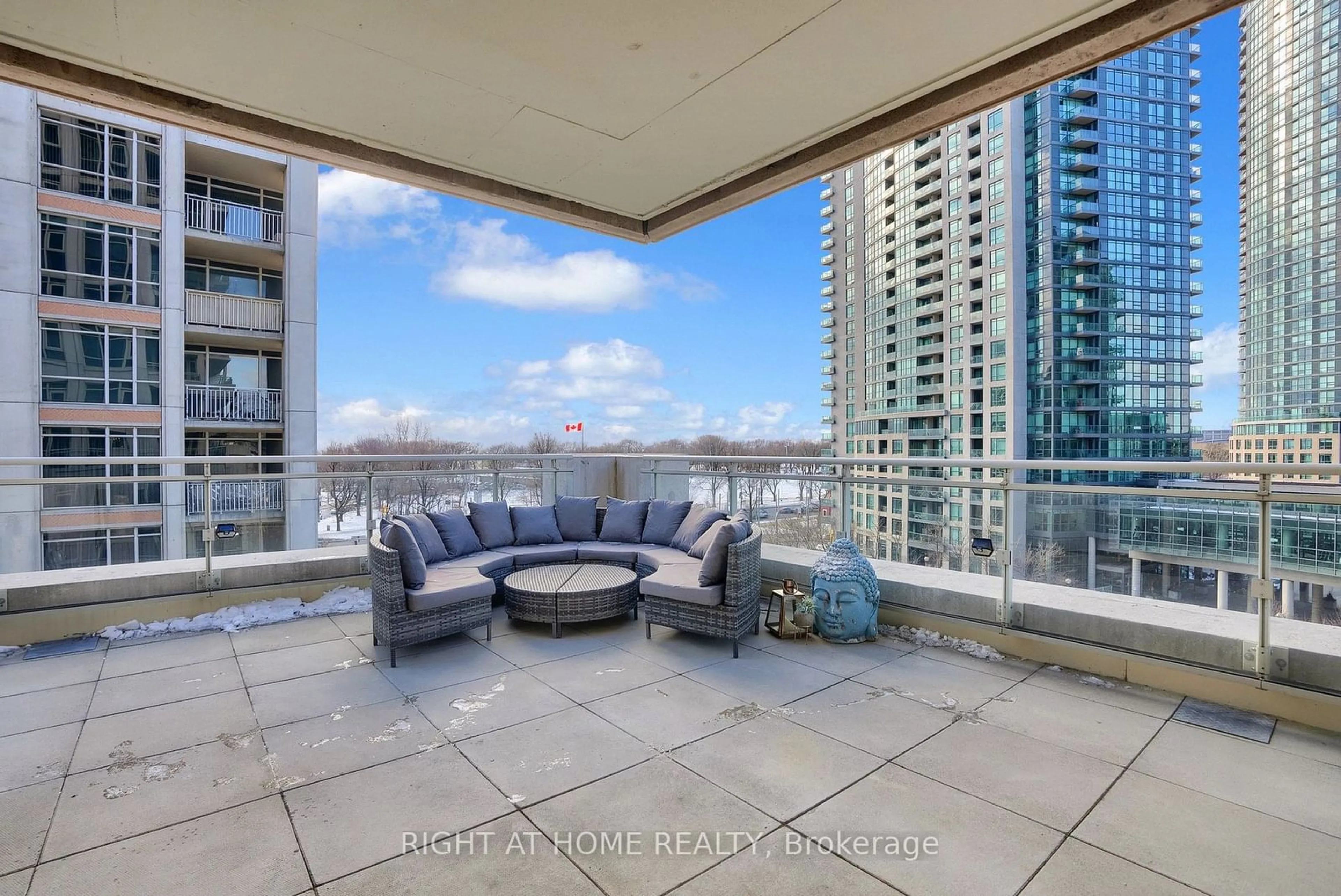 Balcony in the apartment, water/lake/river/ocean view for 35 Bastion St #809, Toronto Ontario M5V 0C2