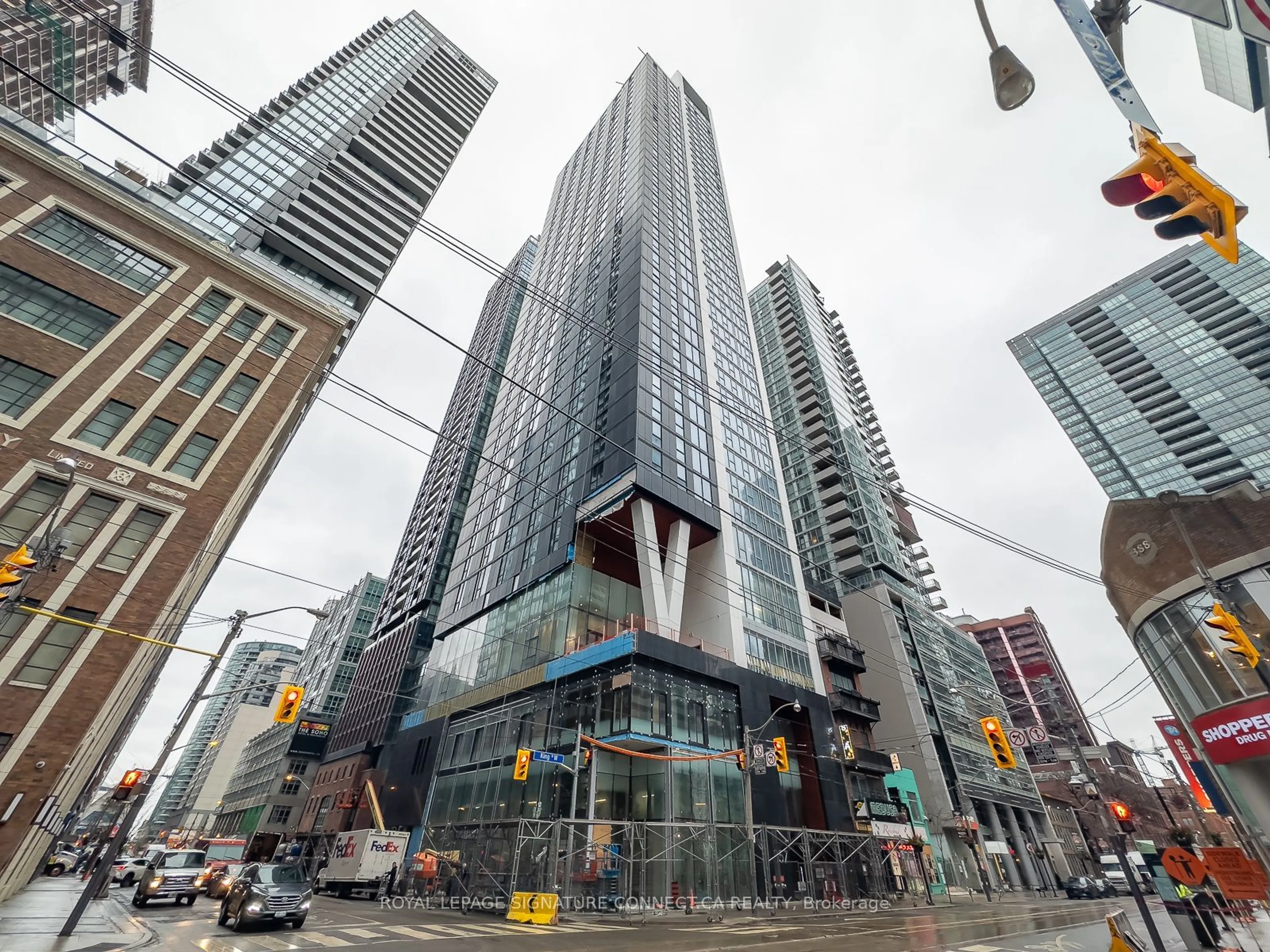 Indoor foyer for 357 King St #3405, Toronto Ontario M5V 1K1