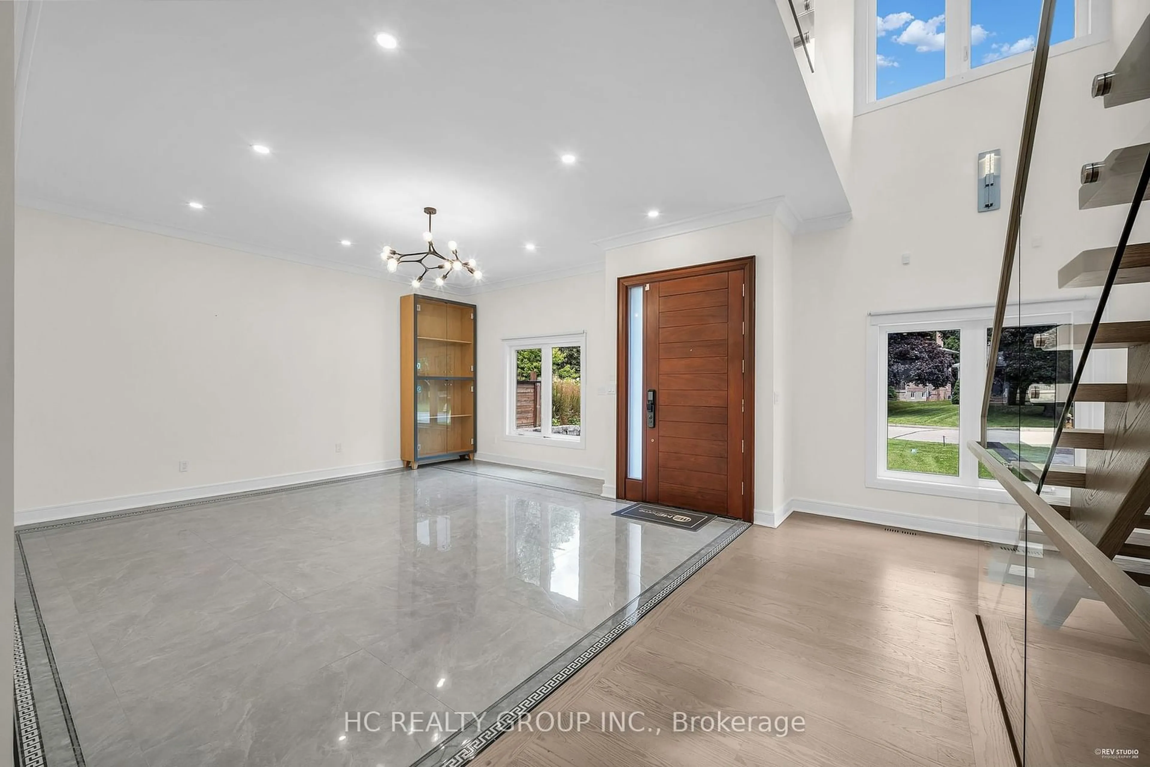 Indoor foyer for 37 Geraldton Cres, Toronto Ontario M2J 2R5