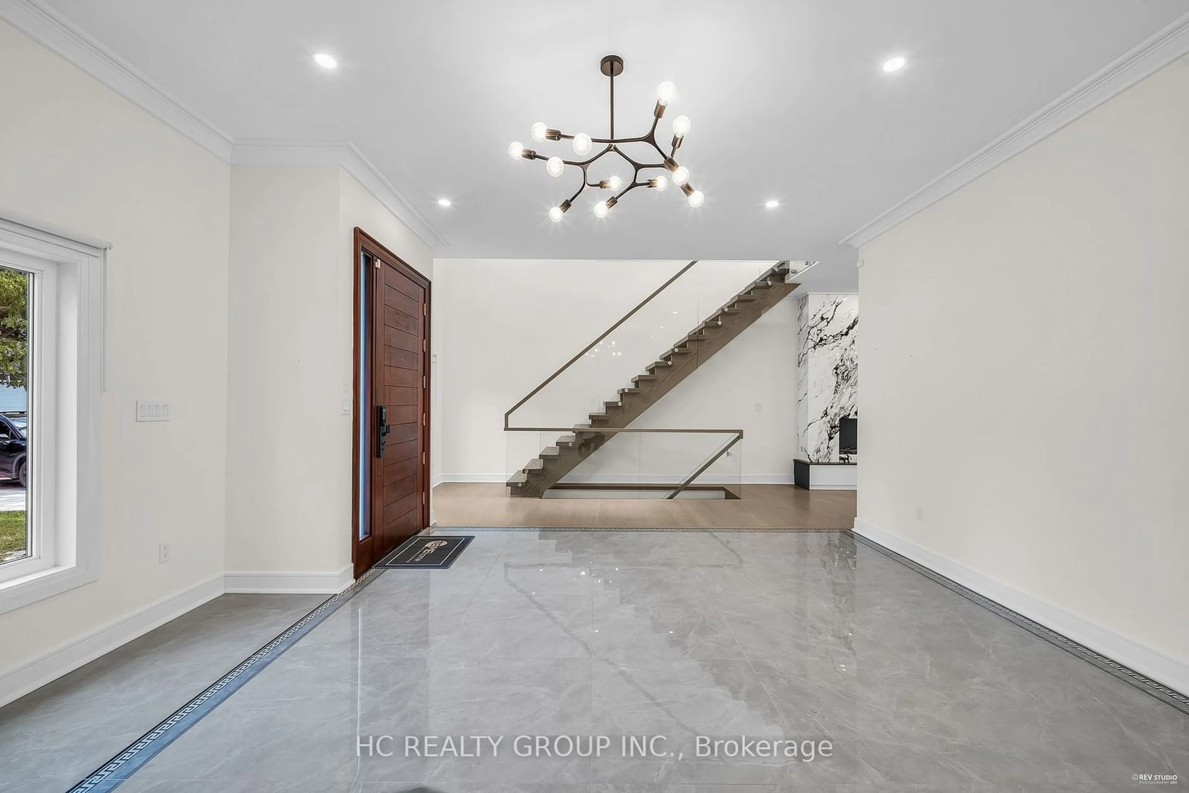 Indoor foyer for 37 Geraldton Cres, Toronto Ontario M2J 2R5