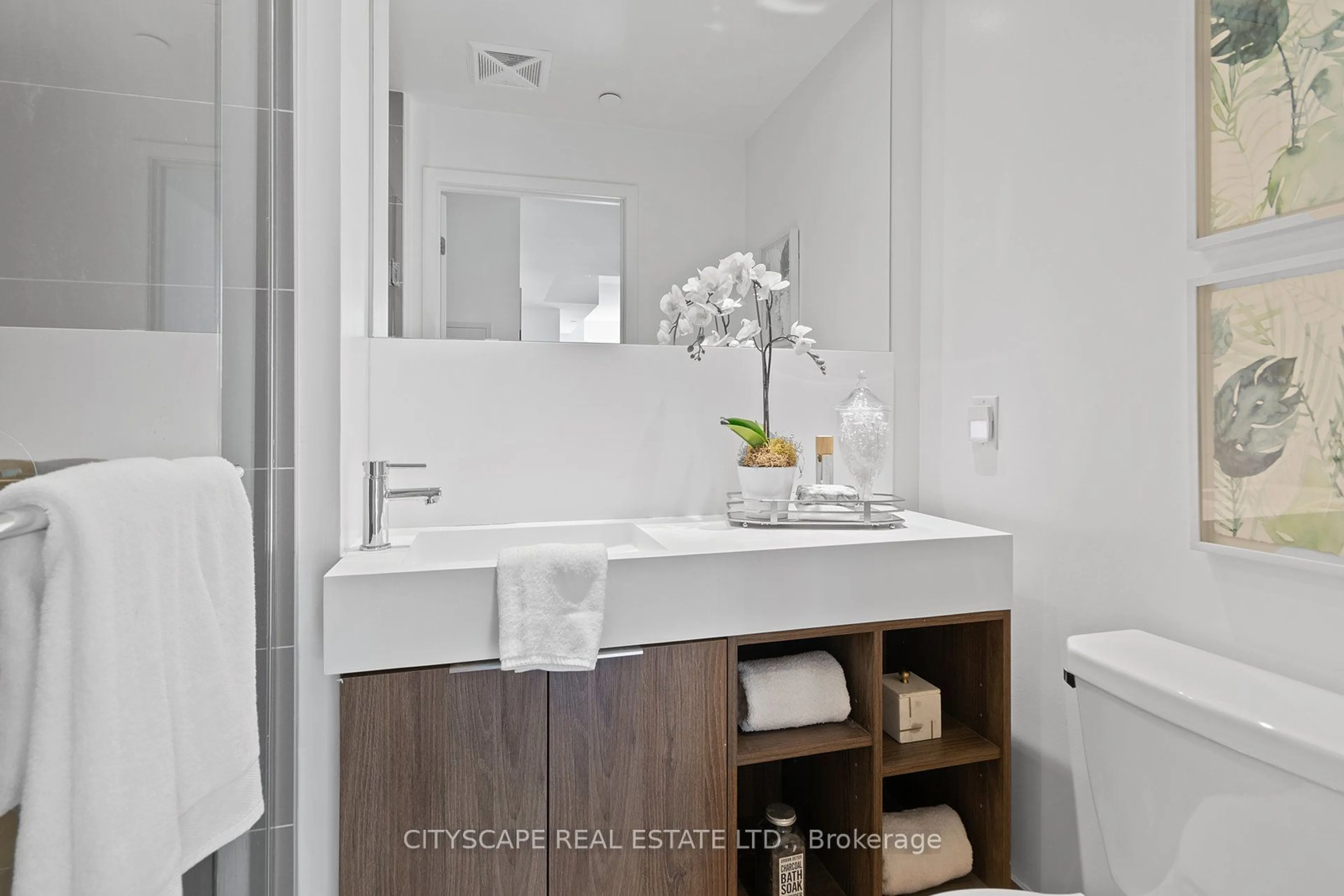 Contemporary bathroom, ceramic/tile floor for 15 Lower Jarvis St #1603, Toronto Ontario M5E 0C4