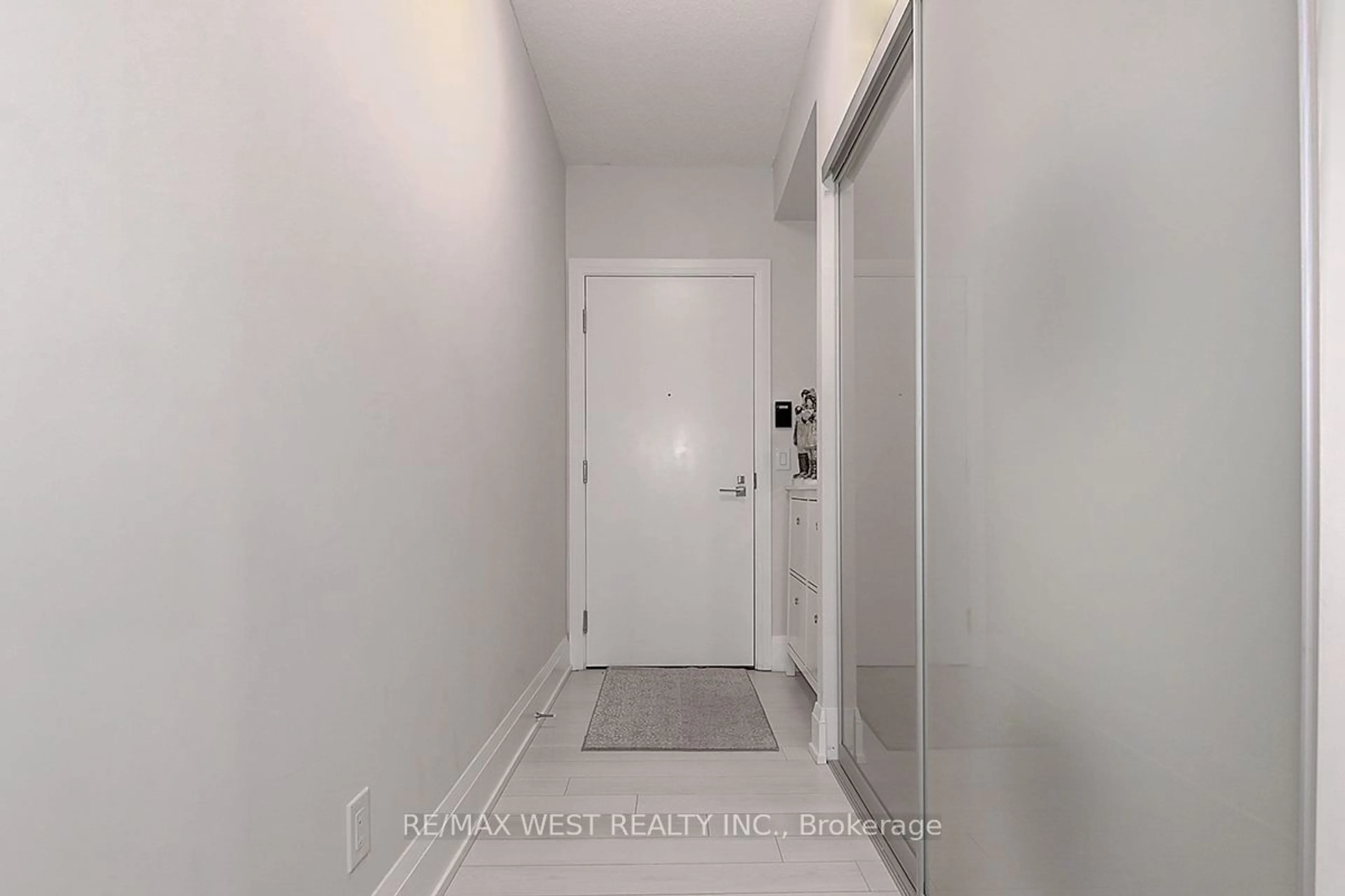 Indoor entryway for 120 Harrison Garden Blvd #2003, Toronto Ontario M2N 0H1