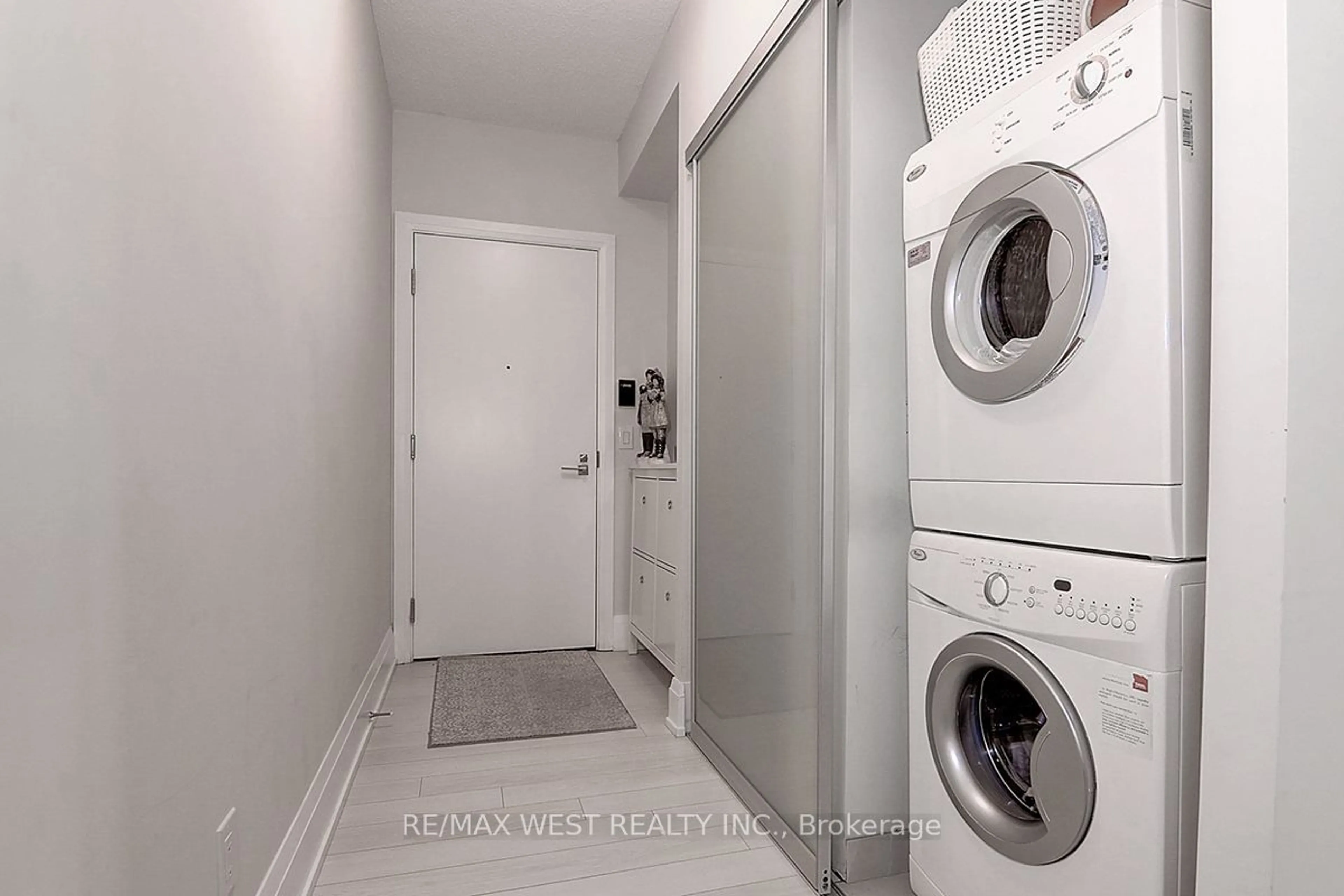 Laundry room for 120 Harrison Garden Blvd #2003, Toronto Ontario M2N 0H1