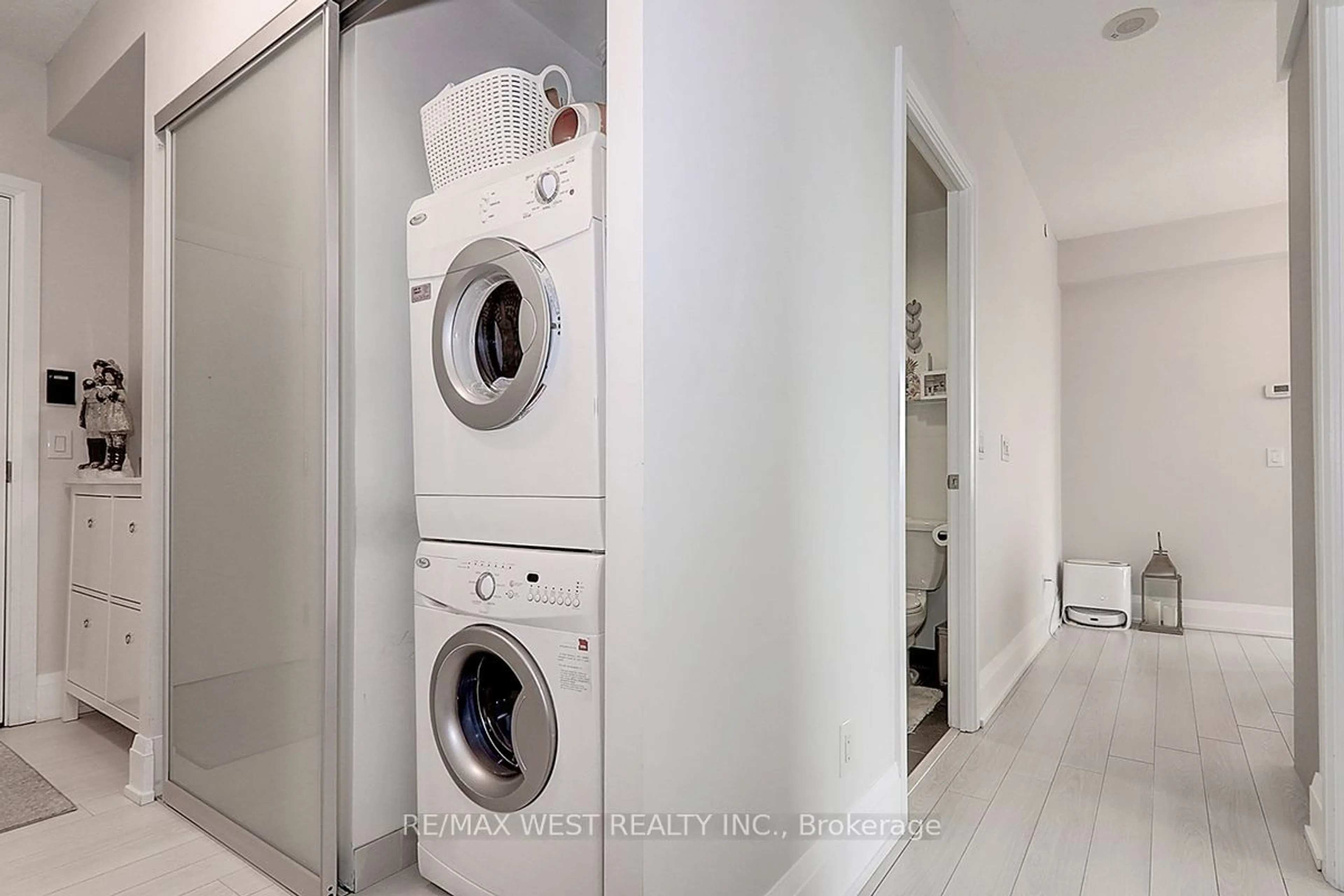 Laundry room for 120 Harrison Garden Blvd #2003, Toronto Ontario M2N 0H1