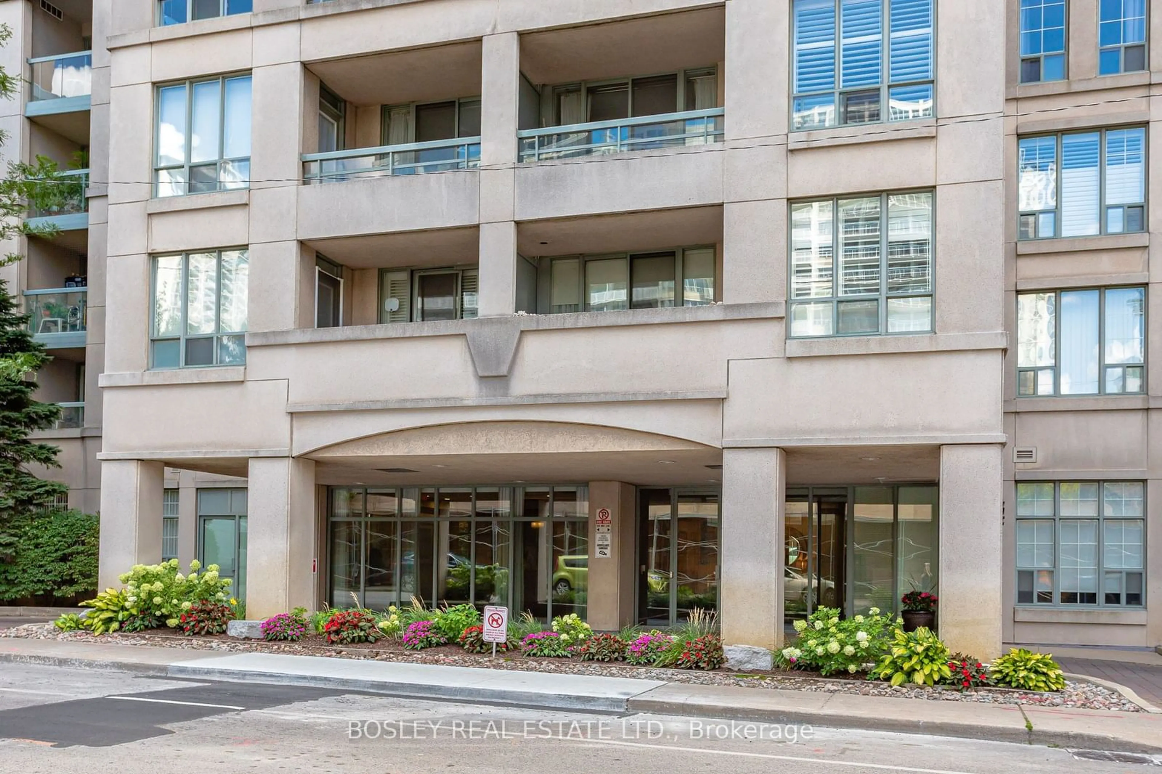 Indoor foyer for 35 Merton St #1006, Toronto Ontario M4S 3G4