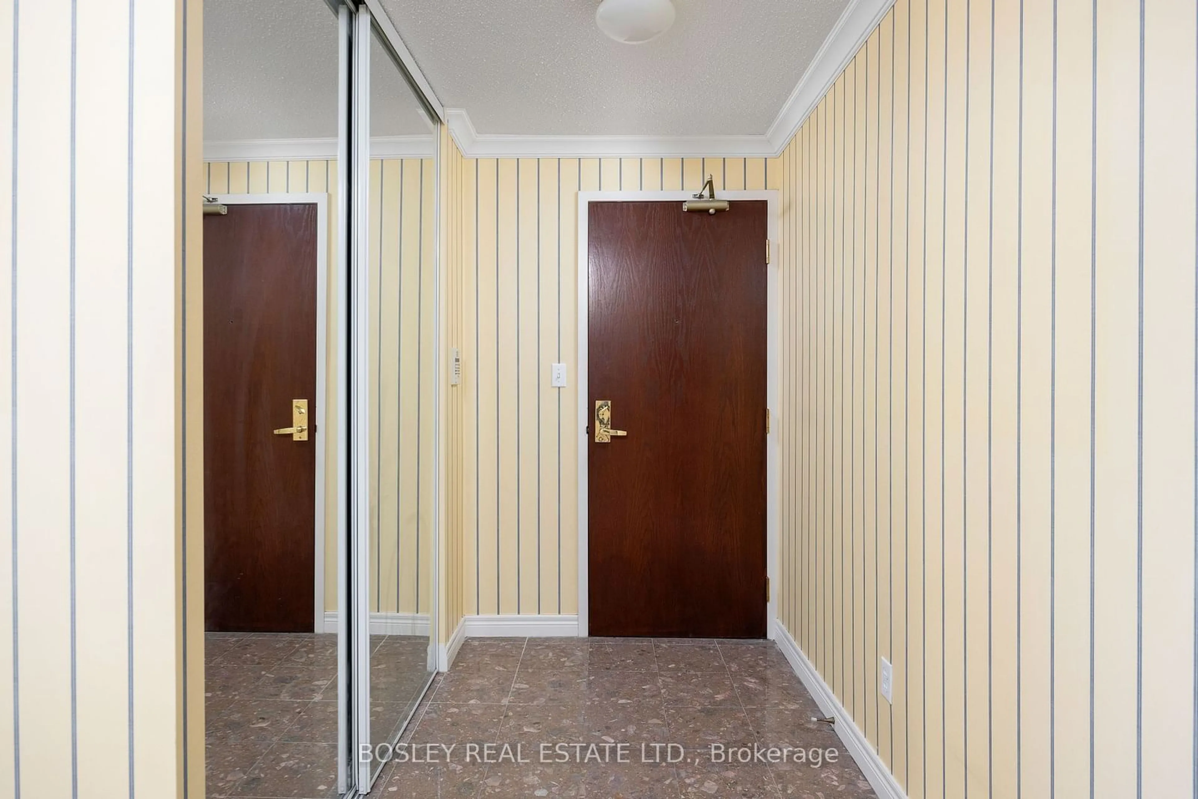 Indoor foyer for 35 Merton St #1006, Toronto Ontario M4S 3G4