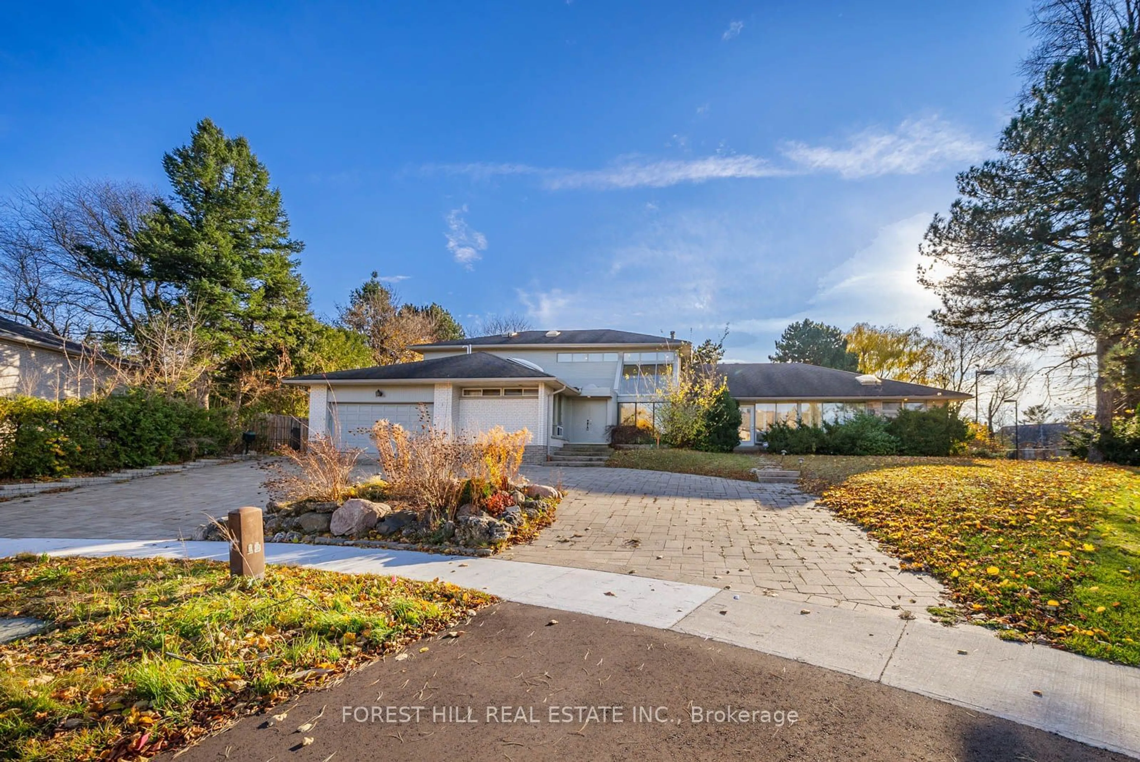 A pic from outside/outdoor area/front of a property/back of a property/a pic from drone, water/lake/river/ocean view for 1 Caldy Crt, Toronto Ontario M2L 2J5