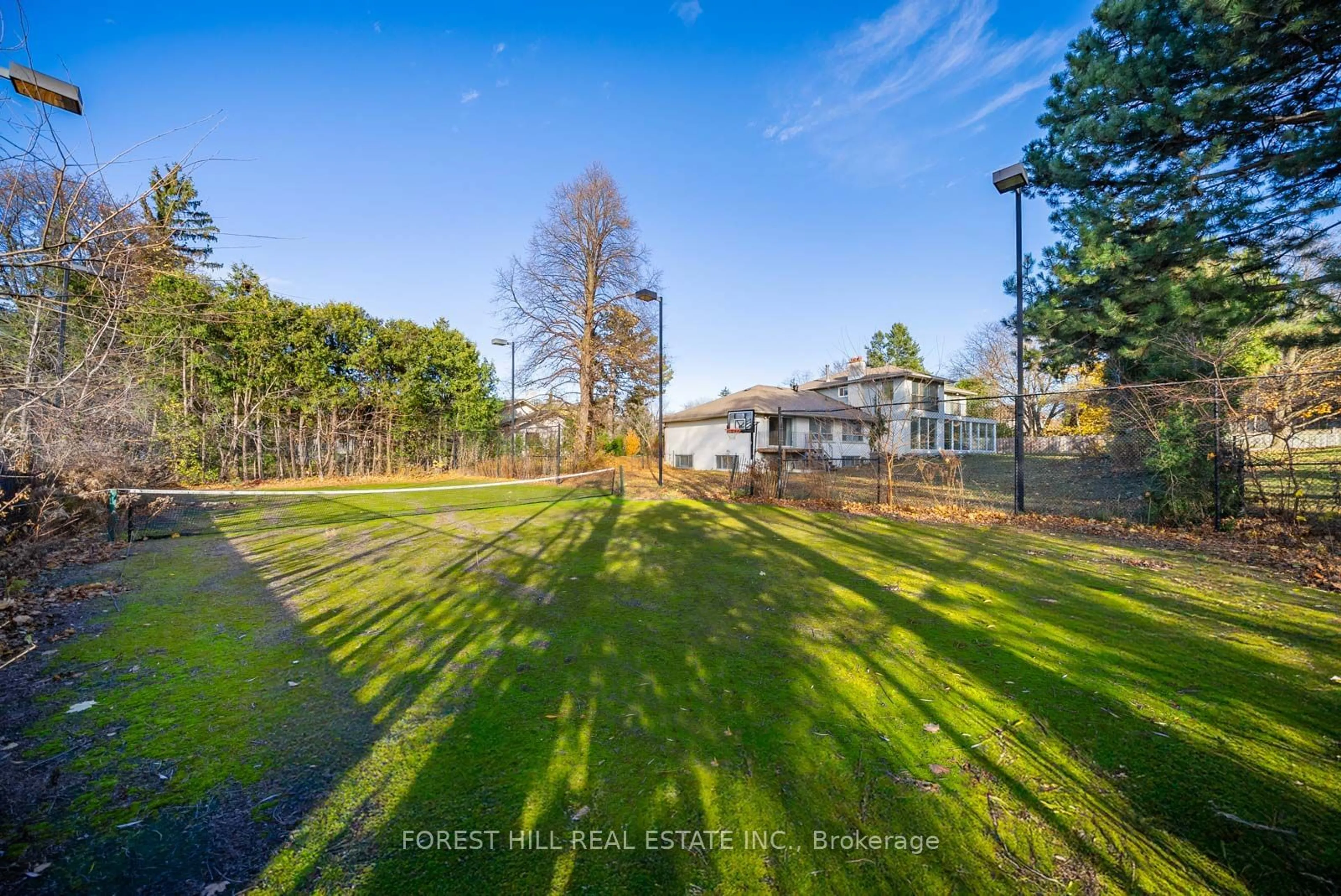 A pic from outside/outdoor area/front of a property/back of a property/a pic from drone, water/lake/river/ocean view for 1 Caldy Crt, Toronto Ontario M2L 2J5