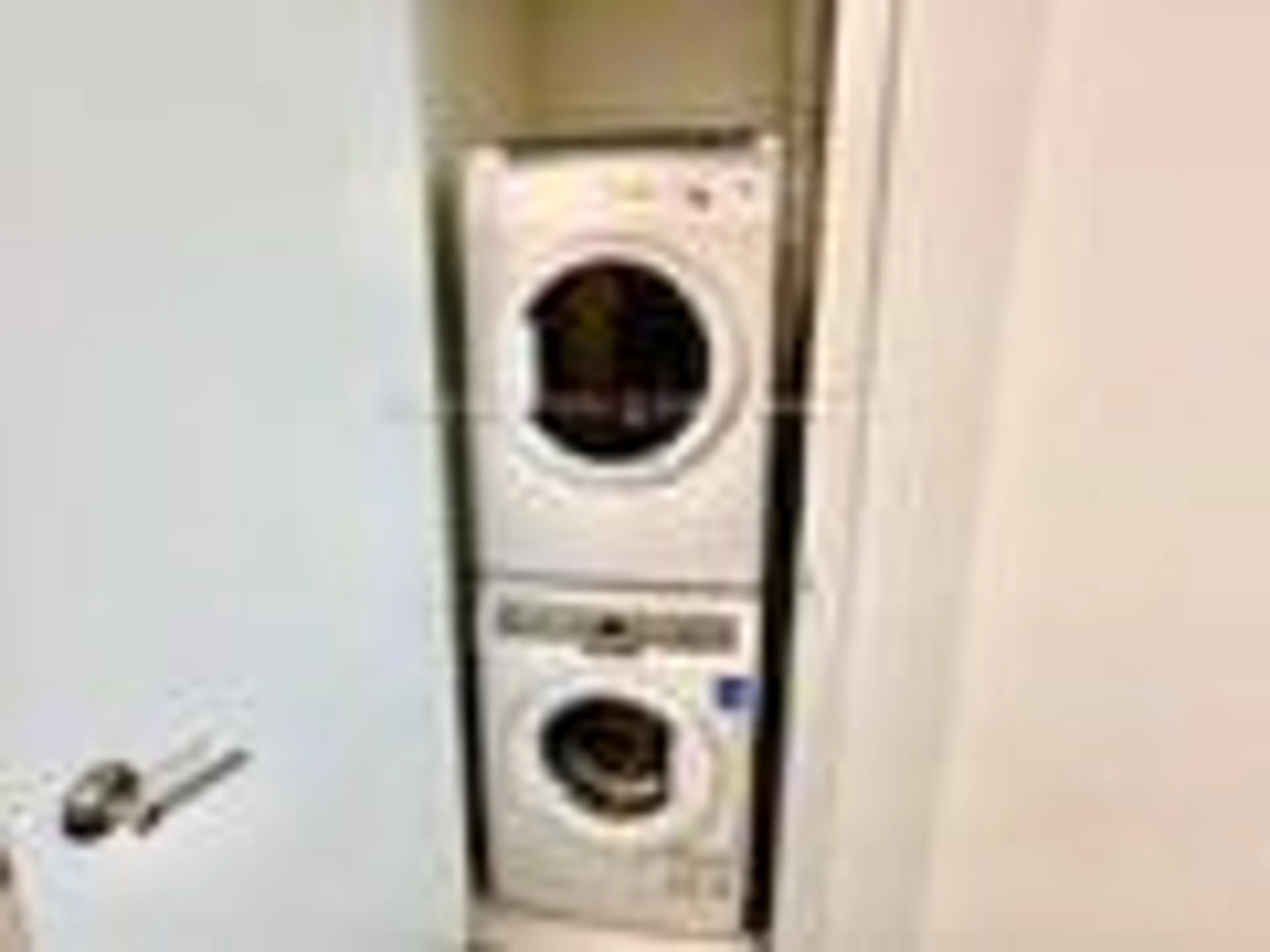 Laundry room for 115 Blue Jays Way #4303, Toronto Ontario M5V 0N4