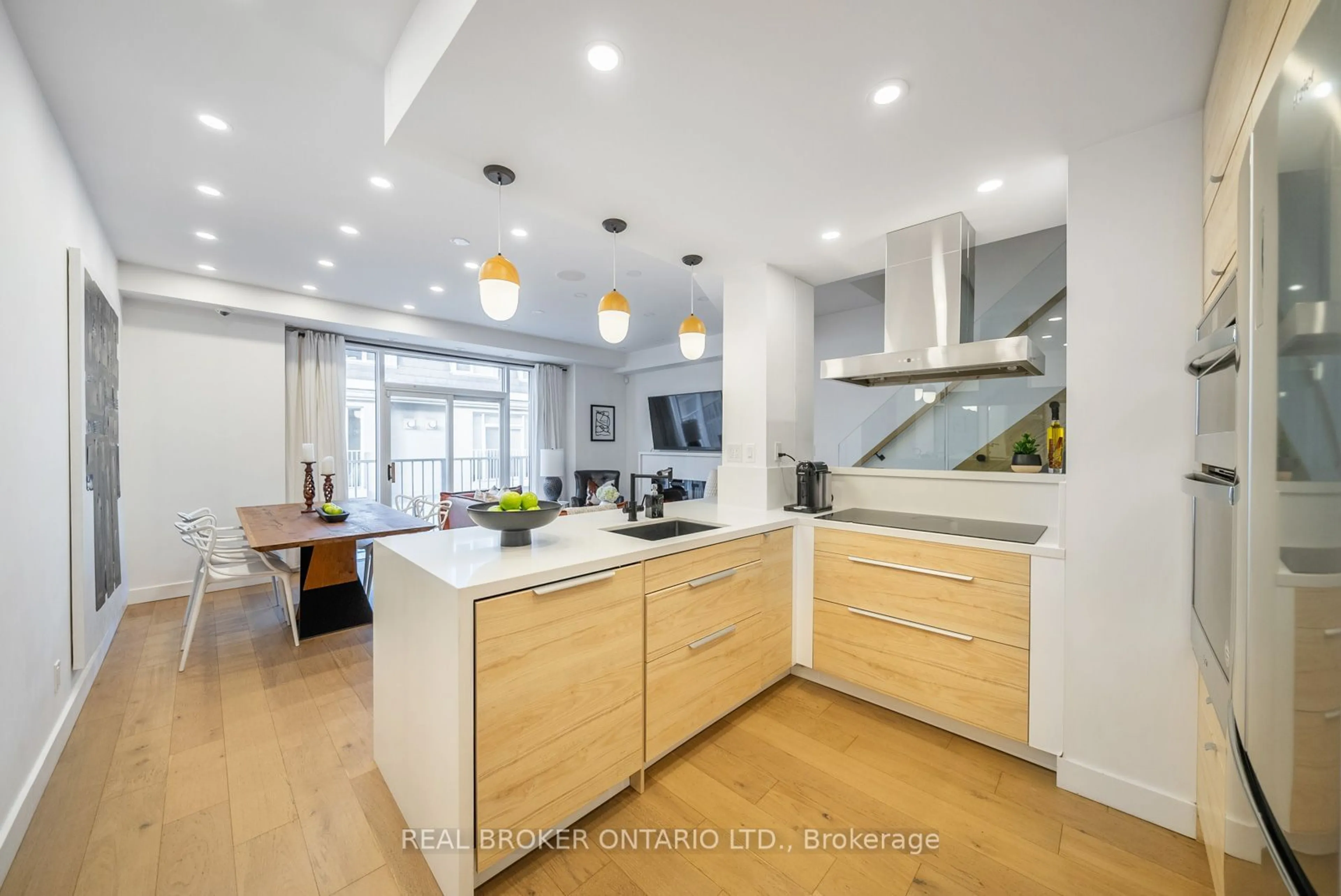 Contemporary kitchen, wood/laminate floor for 32 Stadium Rd #355, Toronto Ontario M5V 3P4