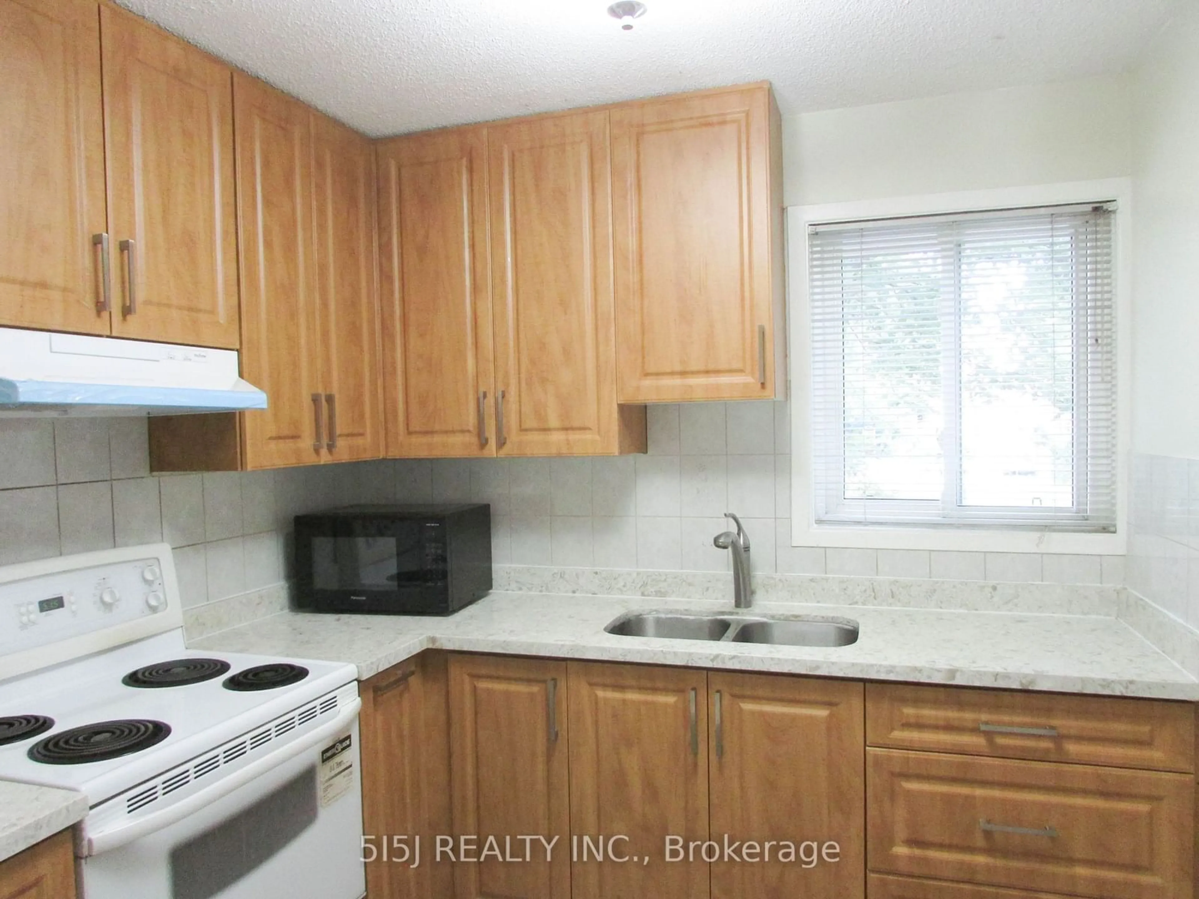 Standard kitchen, unknown for 252 Milan St, Toronto Ontario M5A 3Z6