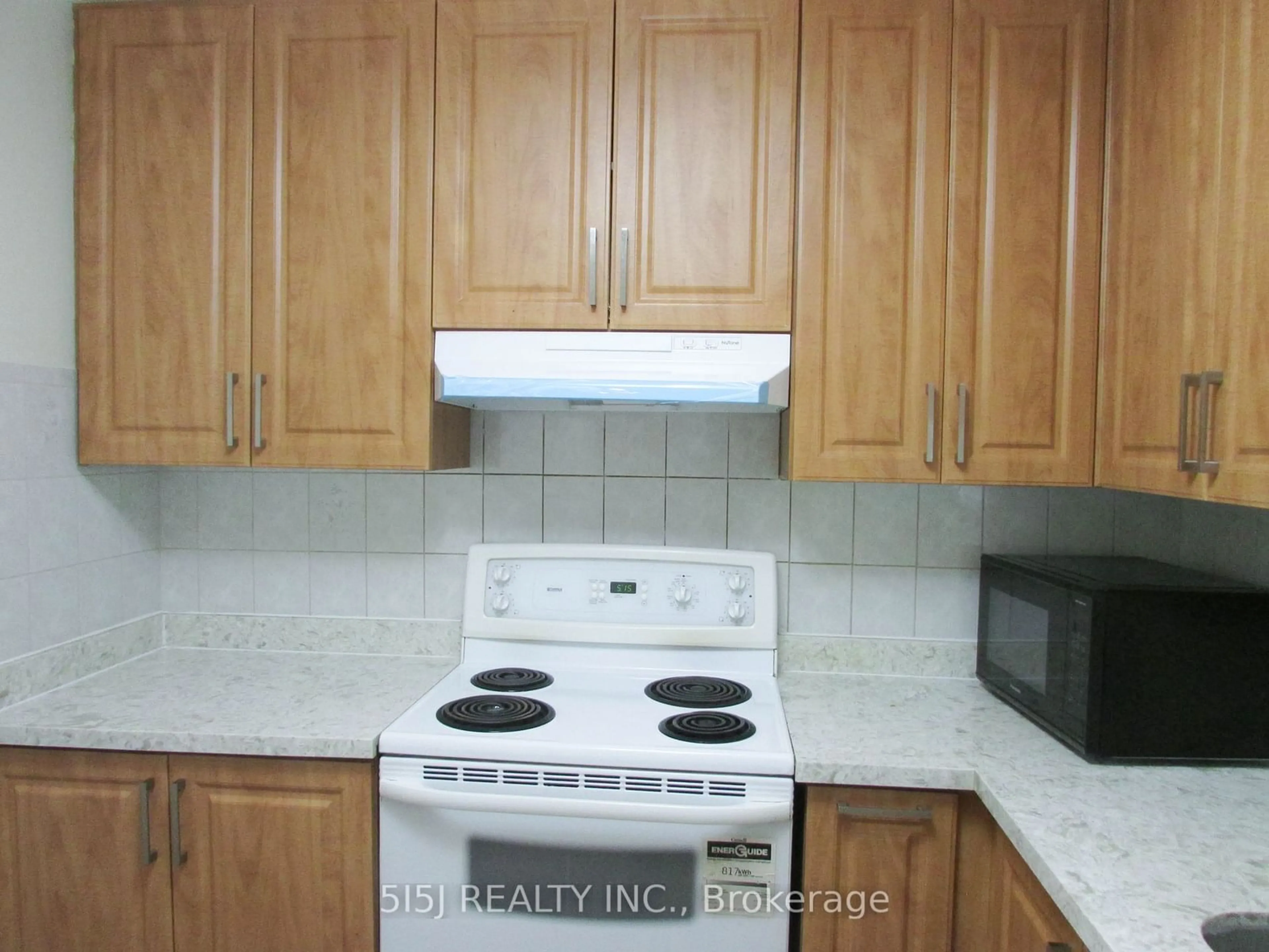 Standard kitchen, unknown for 252 Milan St, Toronto Ontario M5A 3Z6