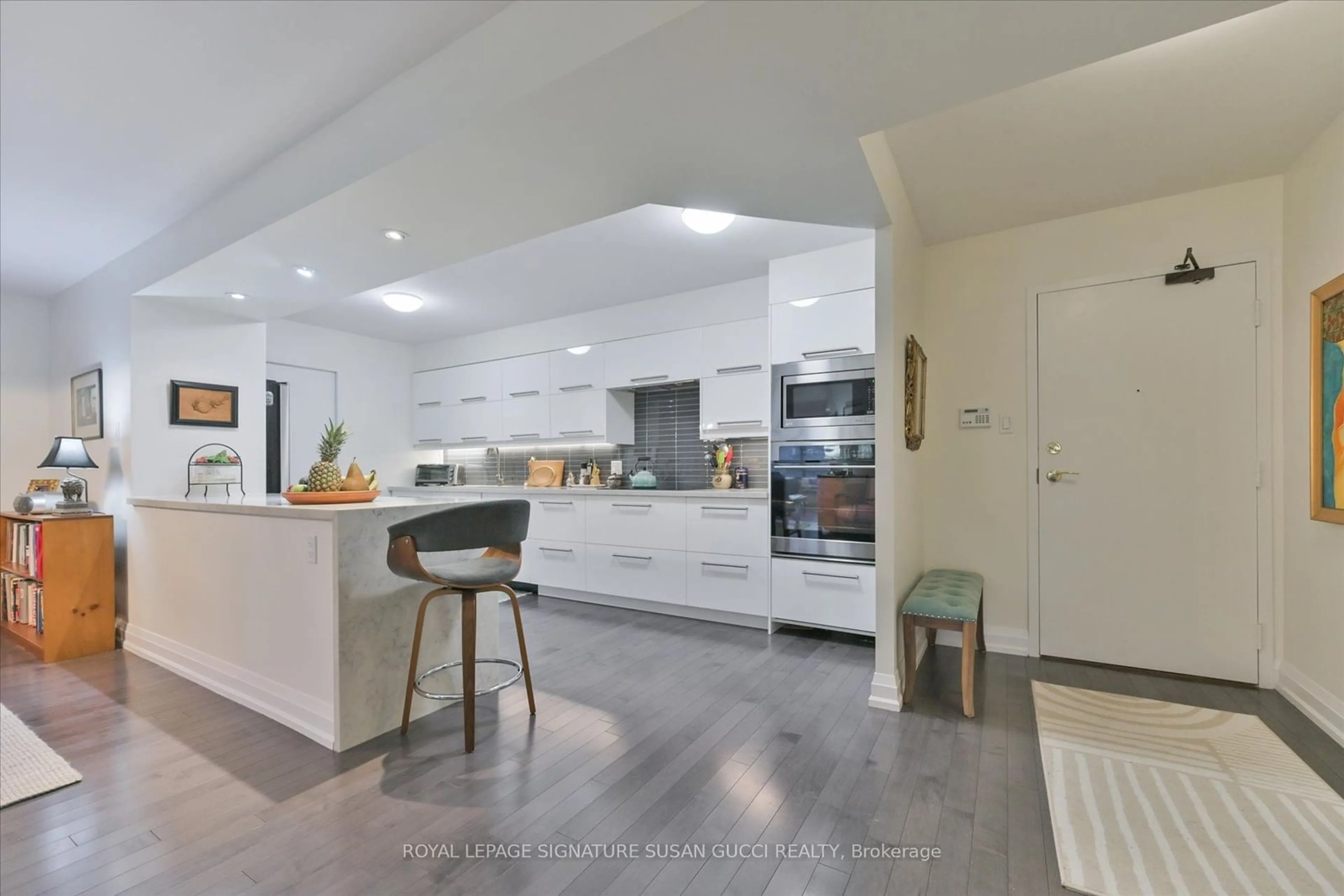 Contemporary kitchen, ceramic/tile floor for 130 Carlton St #810, Toronto Ontario M5A 4K3