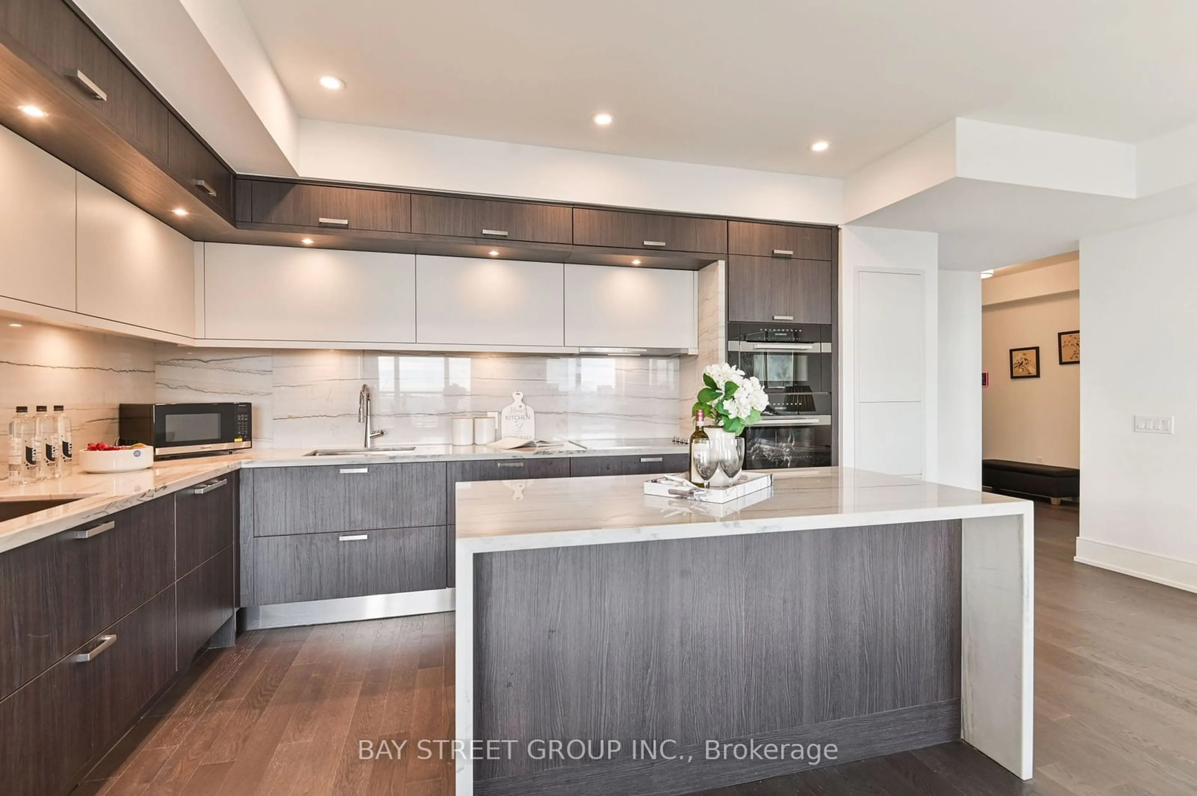 Contemporary kitchen, unknown for 30 Inn On The Park Dr #2707, Toronto Ontario M3C 0P8