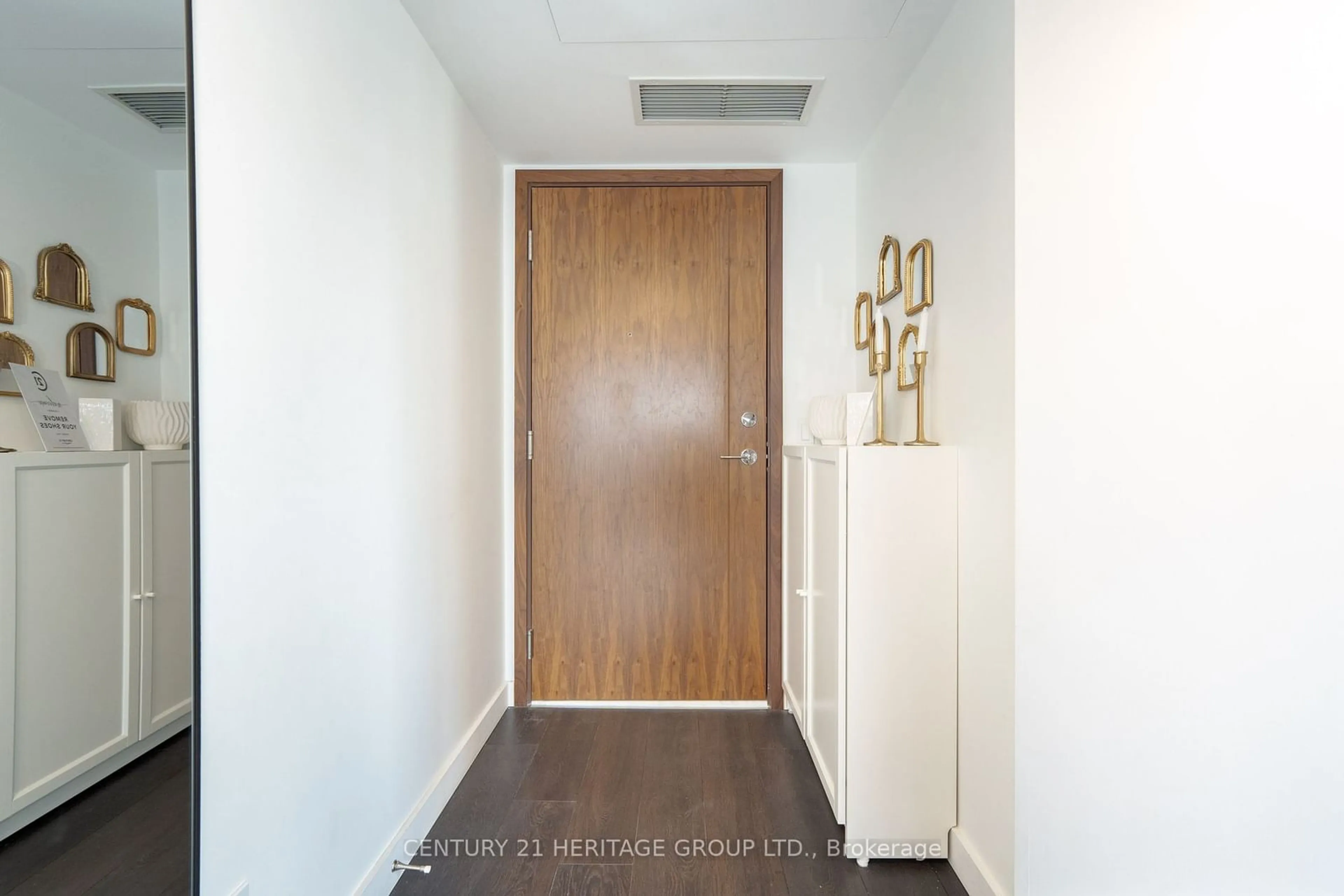 Indoor entryway for 38 Widmer St #4801, Toronto Ontario M5V 0P7