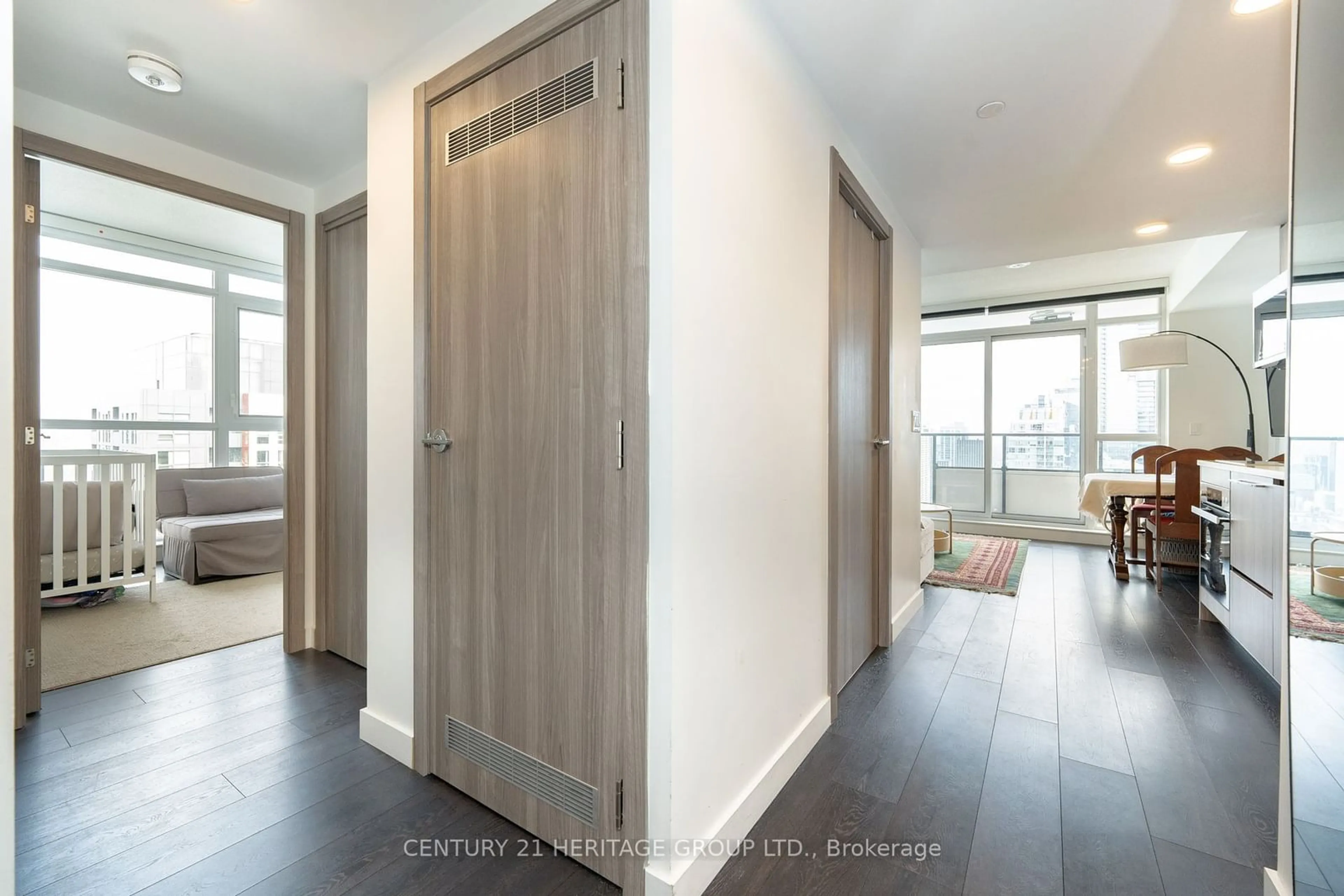 Indoor entryway for 38 Widmer St #4801, Toronto Ontario M5V 0P7