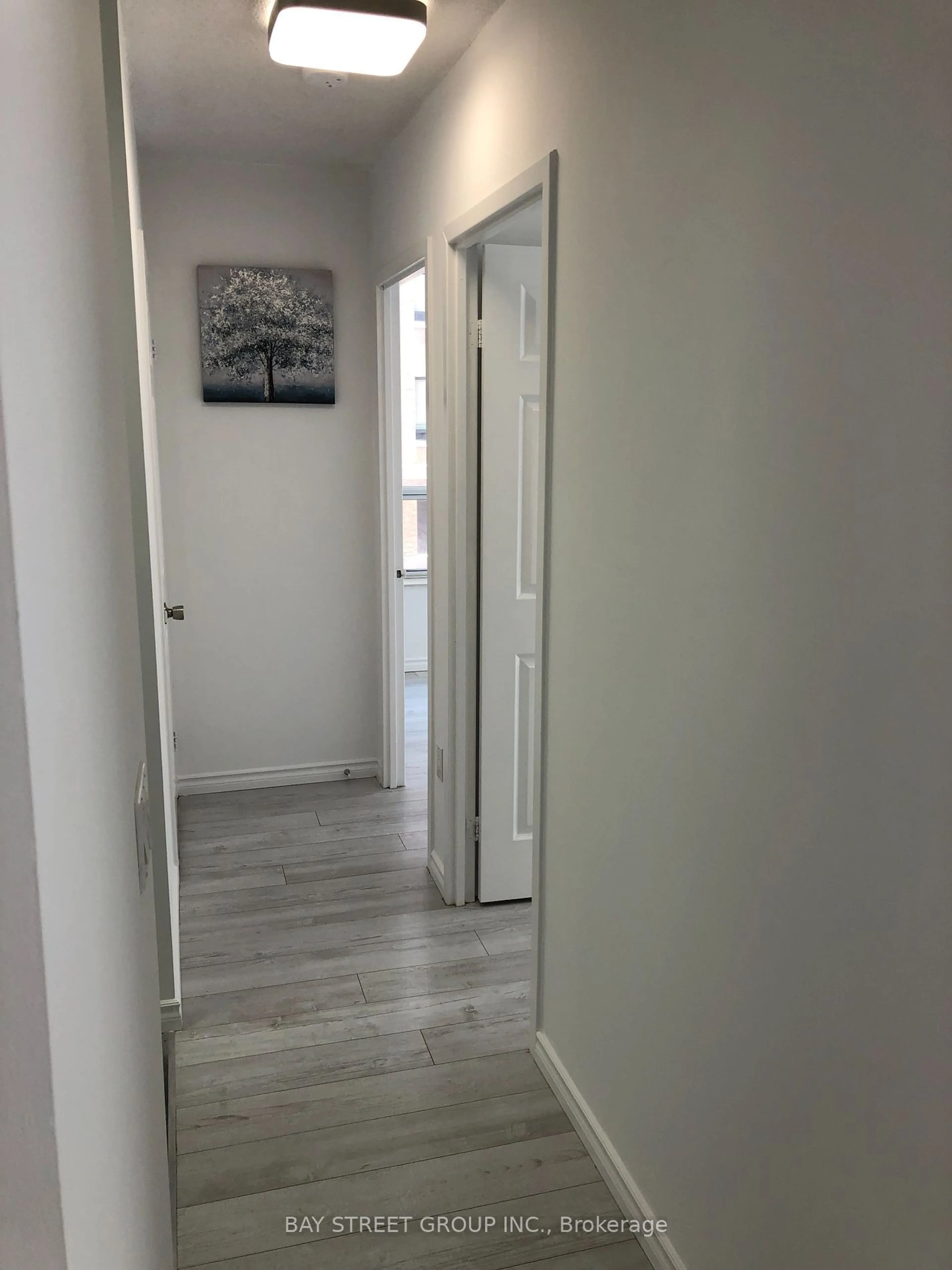 Indoor entryway for 284 Bloor St #308, Toronto Ontario M5S 3B8