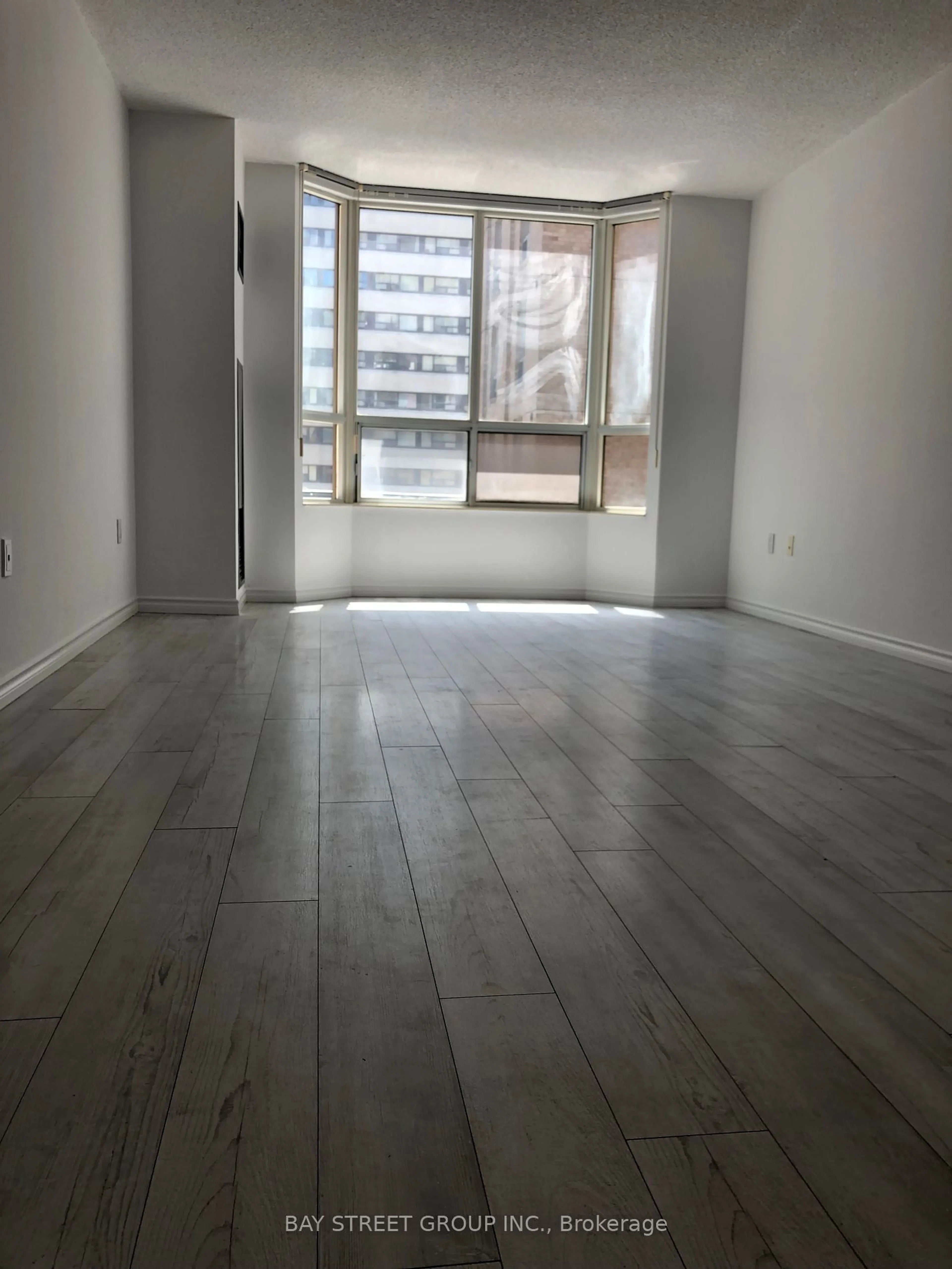 A pic of a room for 284 Bloor St #308, Toronto Ontario M5S 3B8