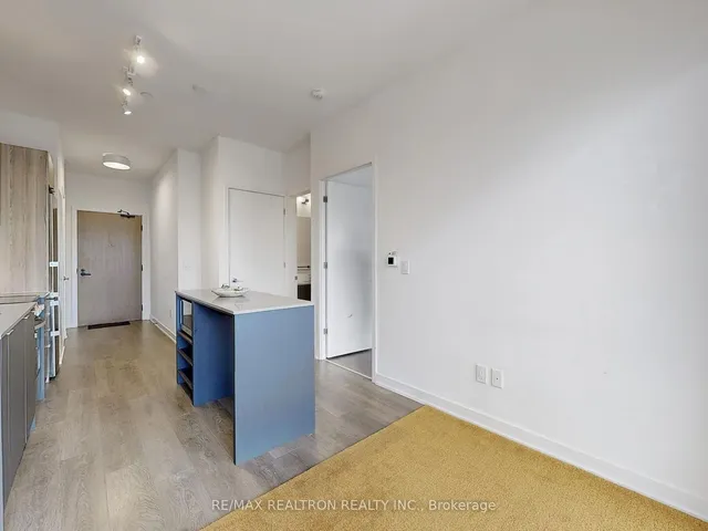 Additional property image - 8 Tippett Rd Unit 1001