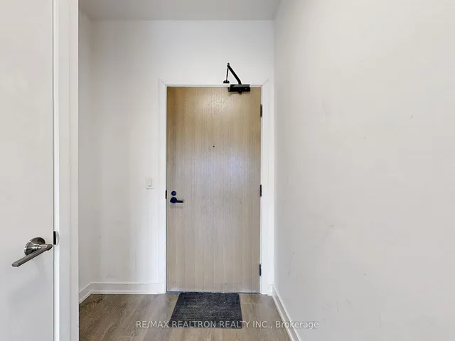 Additional property image - 8 Tippett Rd Unit 1001