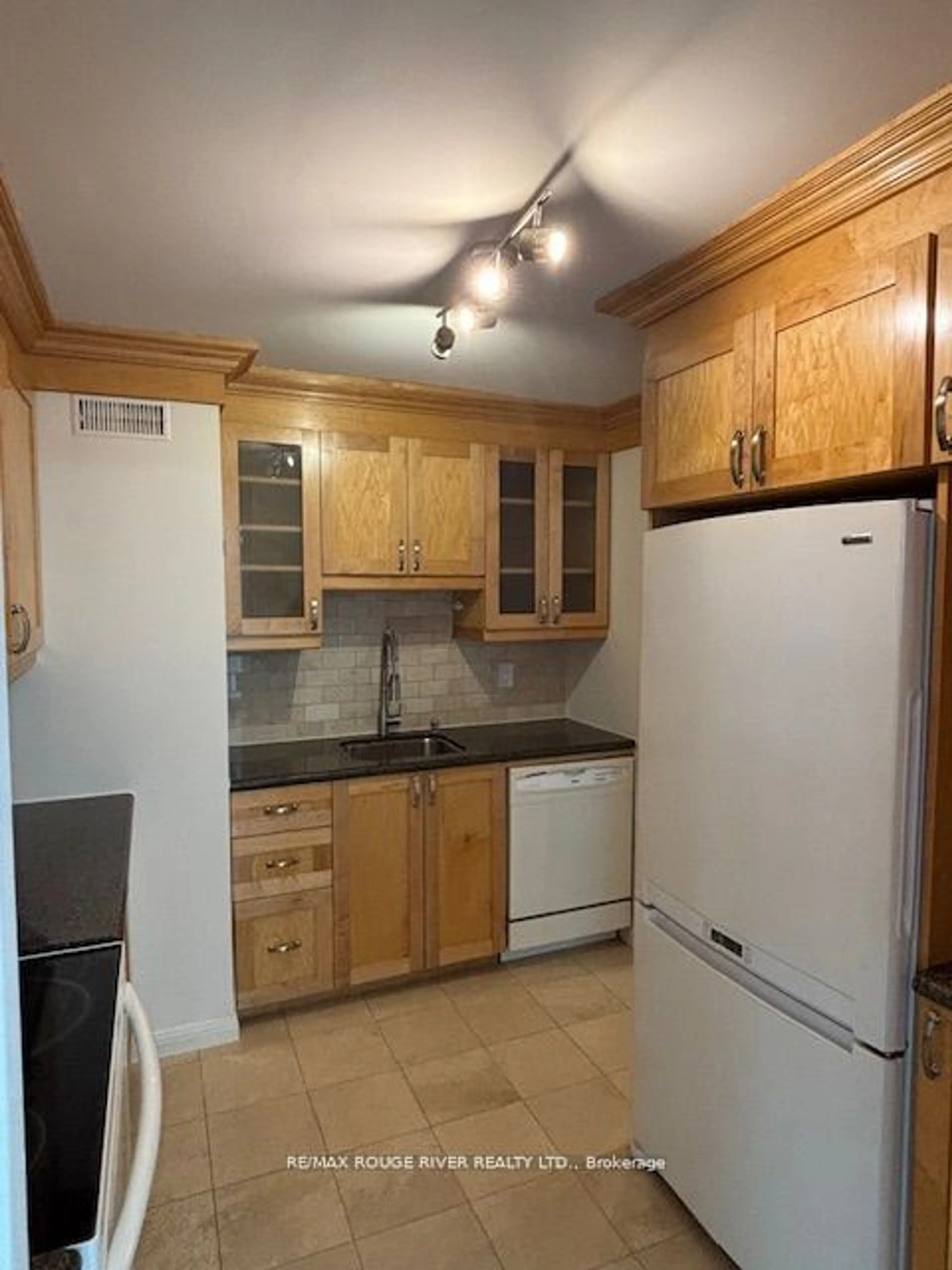 Standard kitchen, unknown for 5795 Yonge St #1002, Toronto Ontario M2M 4J3