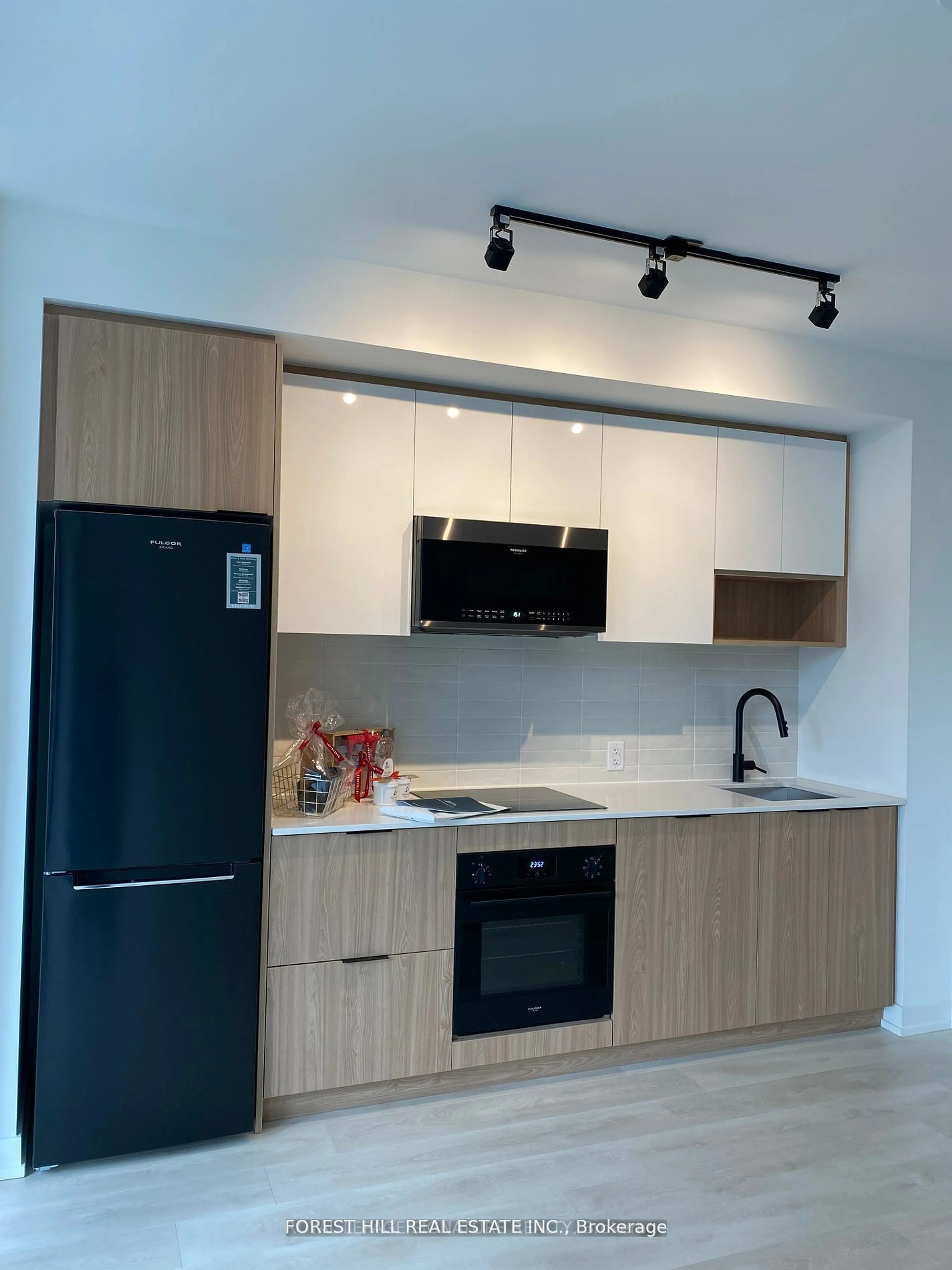 Standard kitchen, unknown for 5 Defries St, Toronto Ontario M5A 3R4