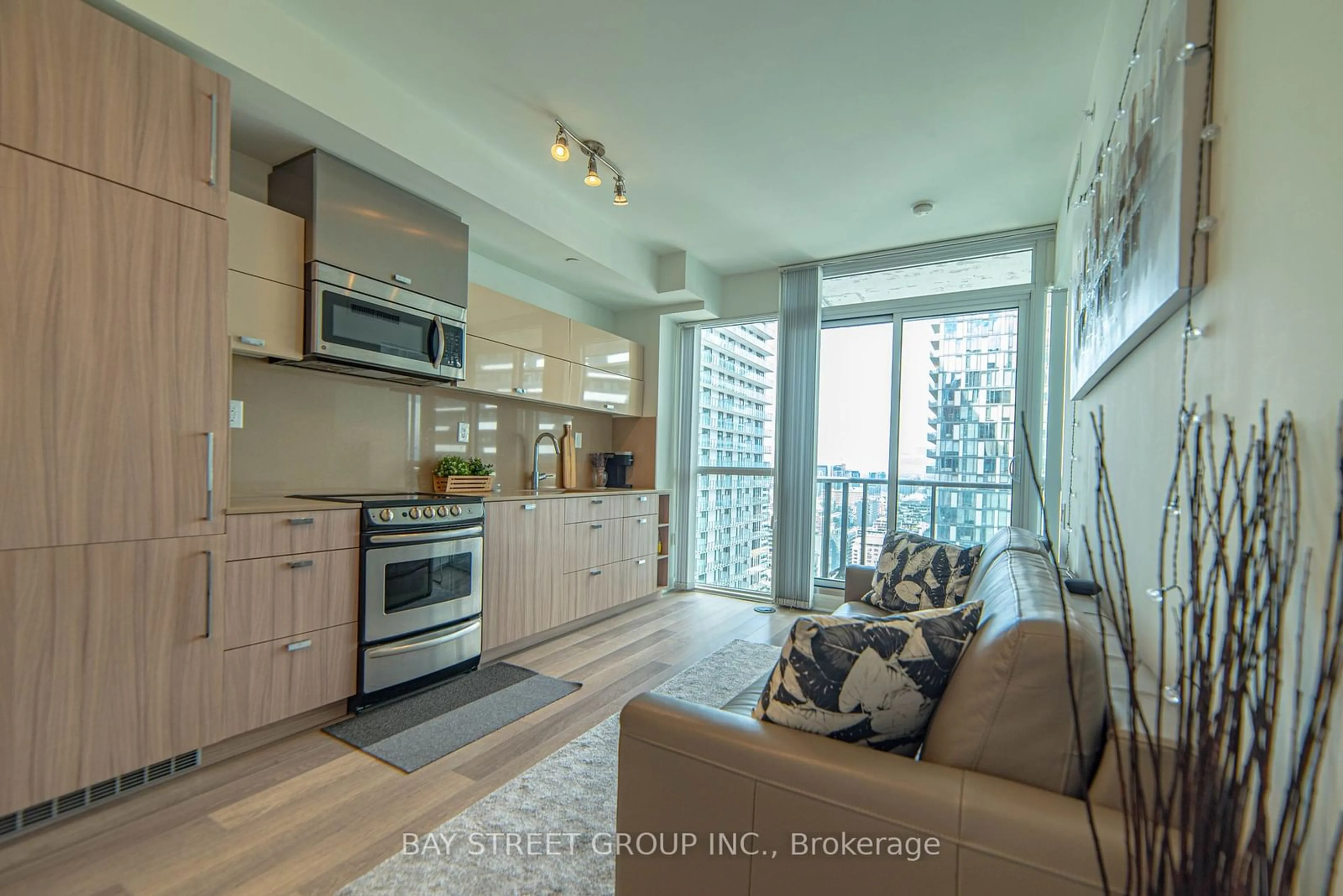 Open concept kitchen, unknown for 290 Adelaide St #3112, Toronto Ontario M5V 0P3