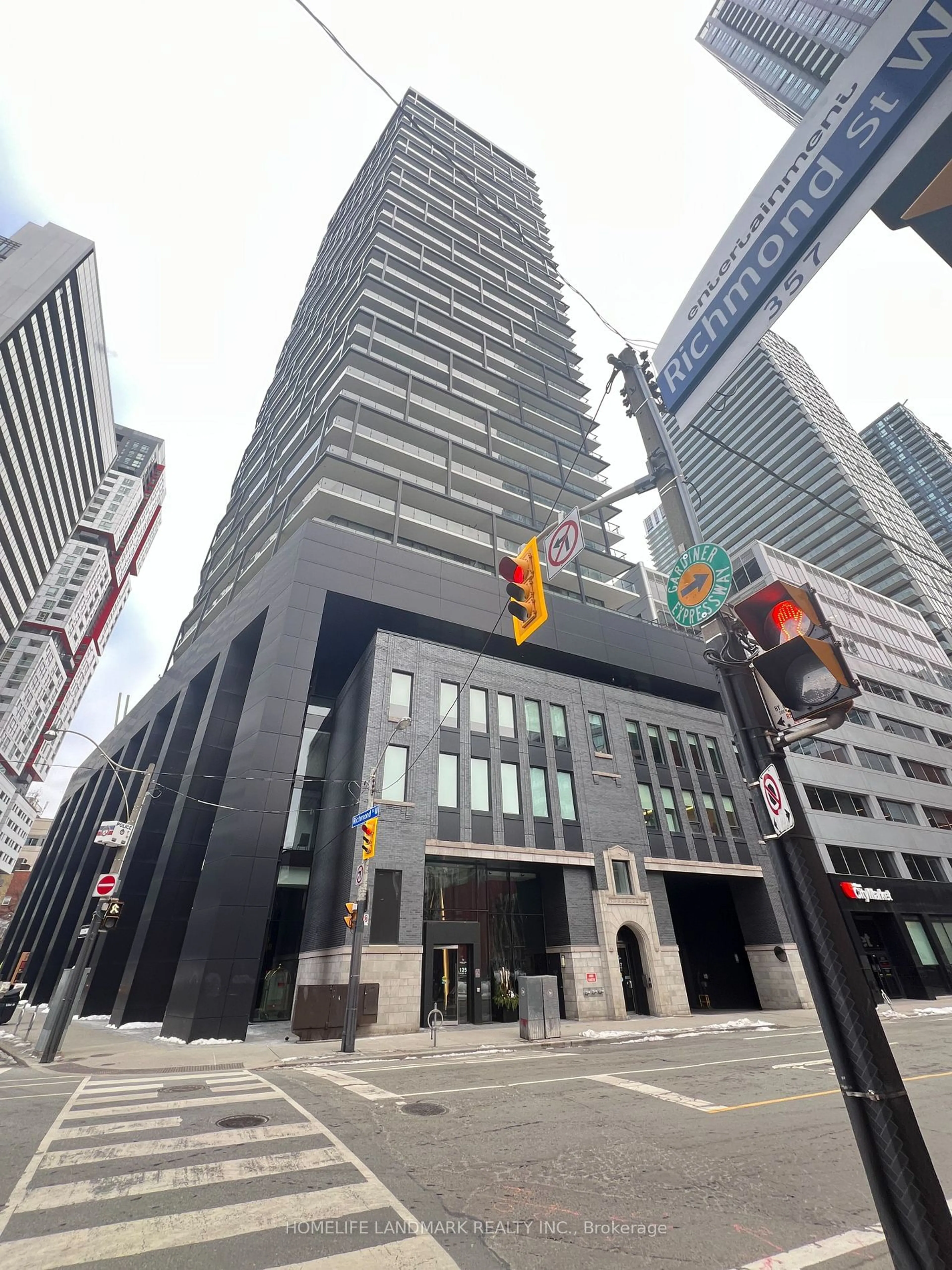 Indoor foyer for 125 Peter St #2301, Toronto Ontario M5V 2G9