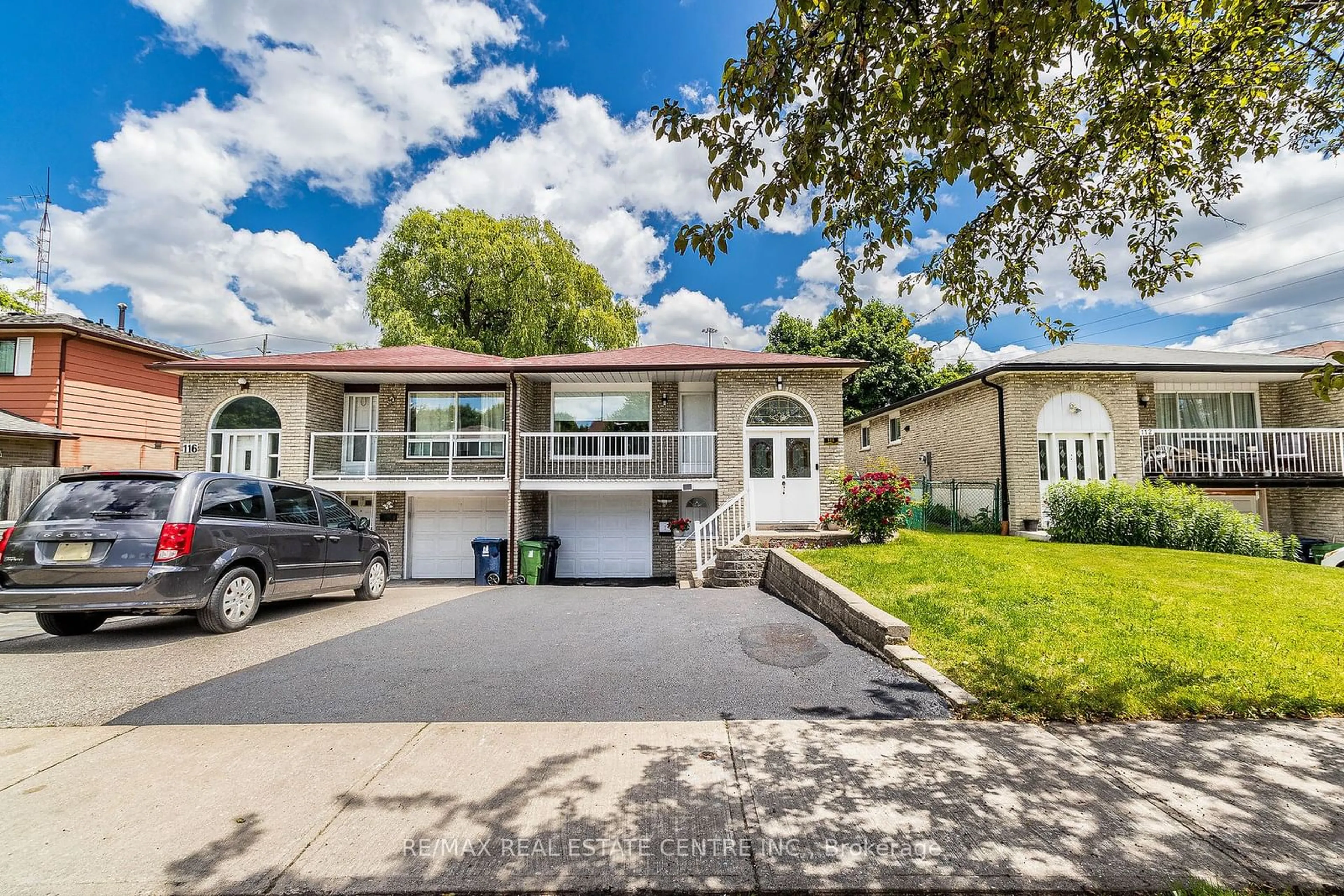 Home with vinyl exterior material, street for 114 Sexton Cres, Toronto Ontario M2H 2L6