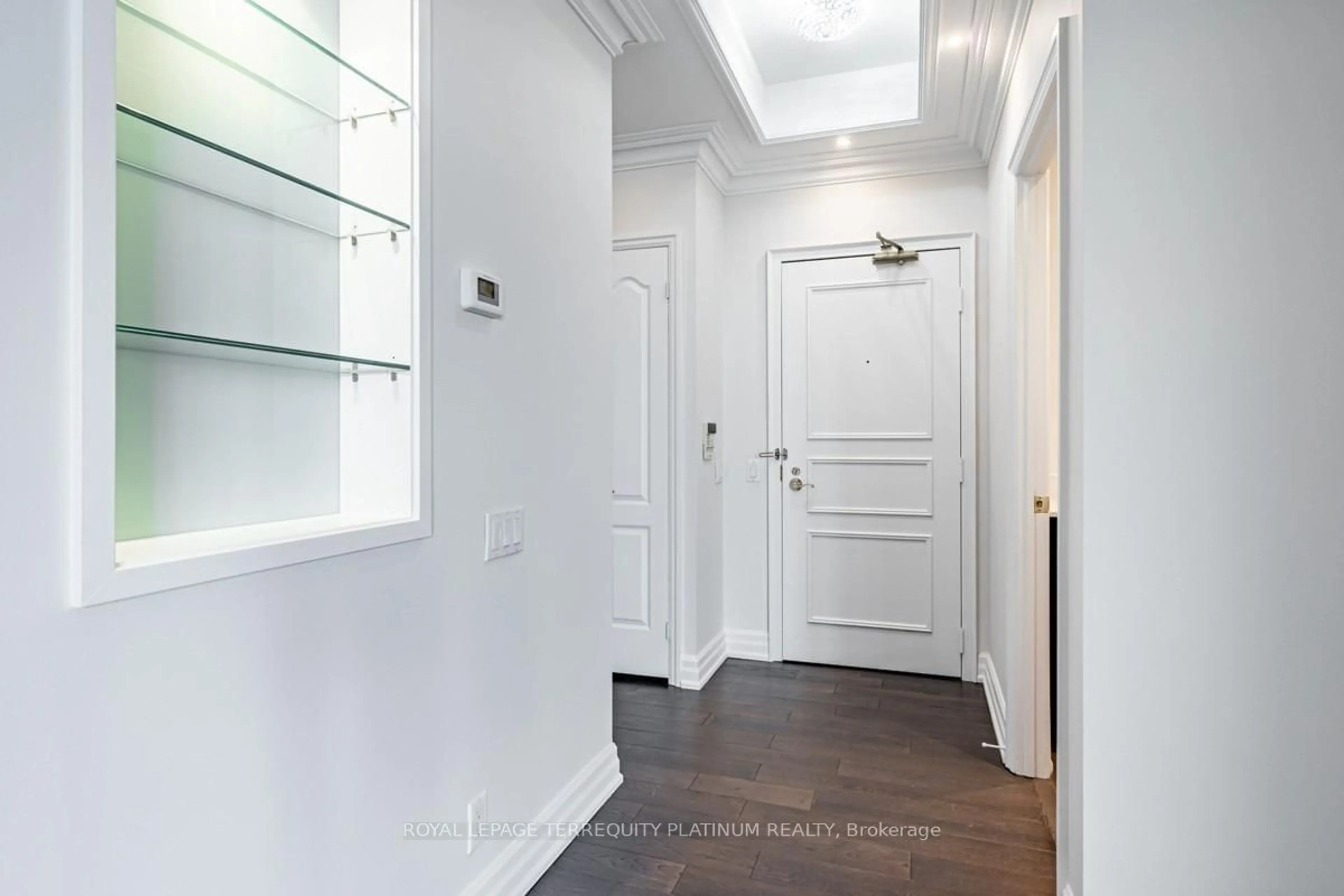 Indoor entryway for 38 Avenue Rd #902, Toronto Ontario M5R 2G2