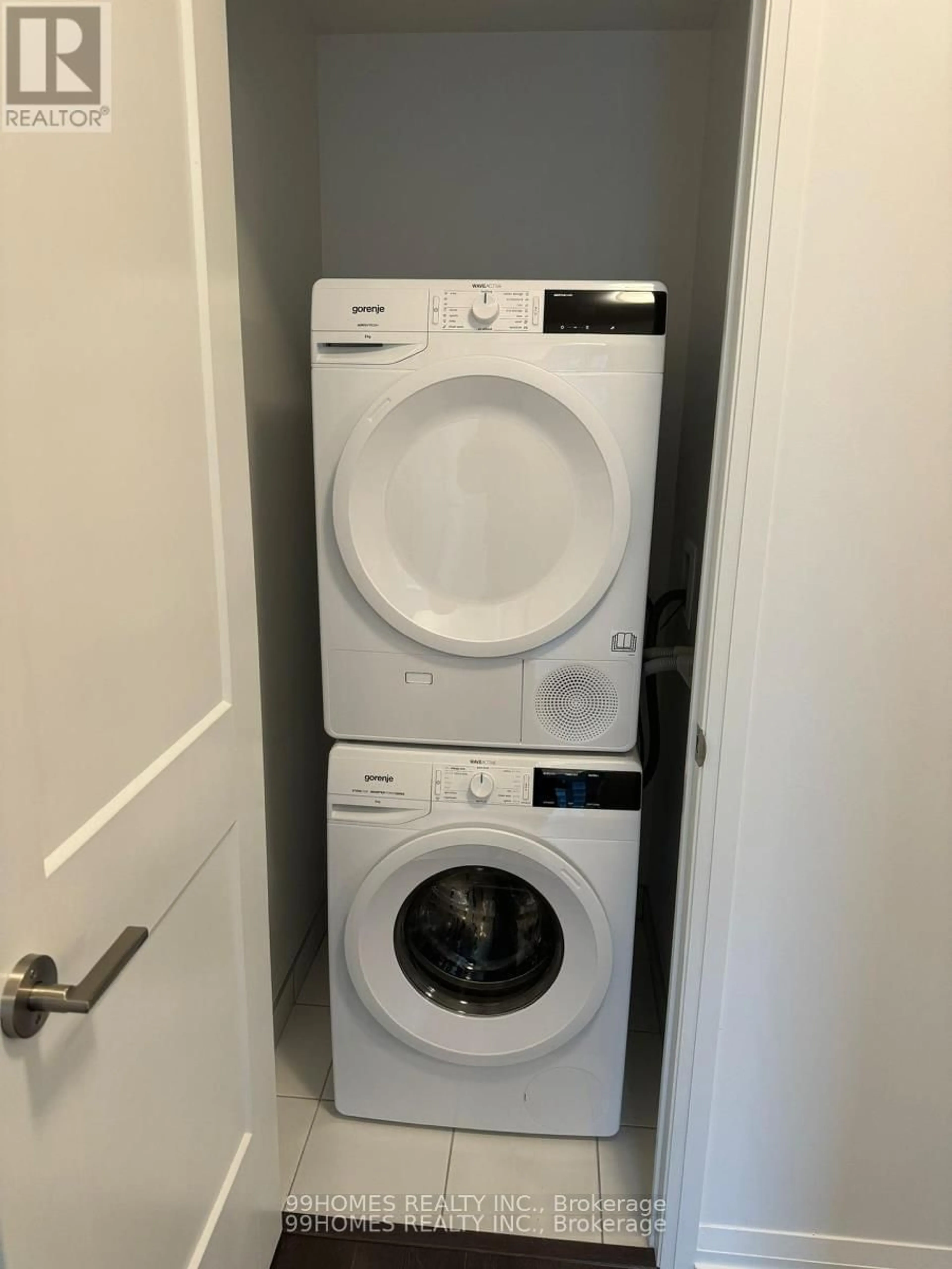 Laundry room for 8 Widmer St #2609, Toronto Ontario M5V 0W6