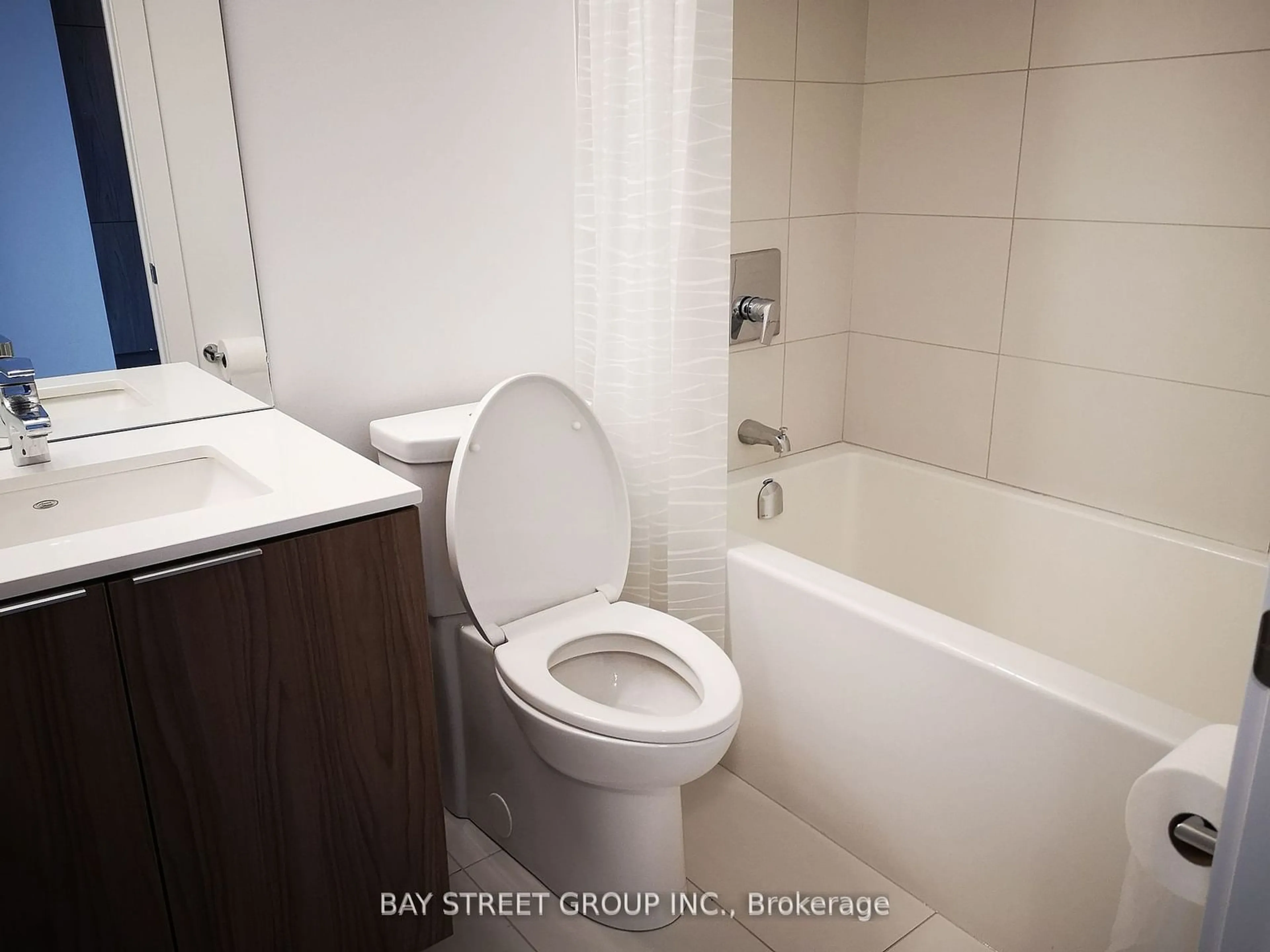 Standard bathroom, unknown for 609 Avenue Rd #805, Toronto Ontario M4V 2K3