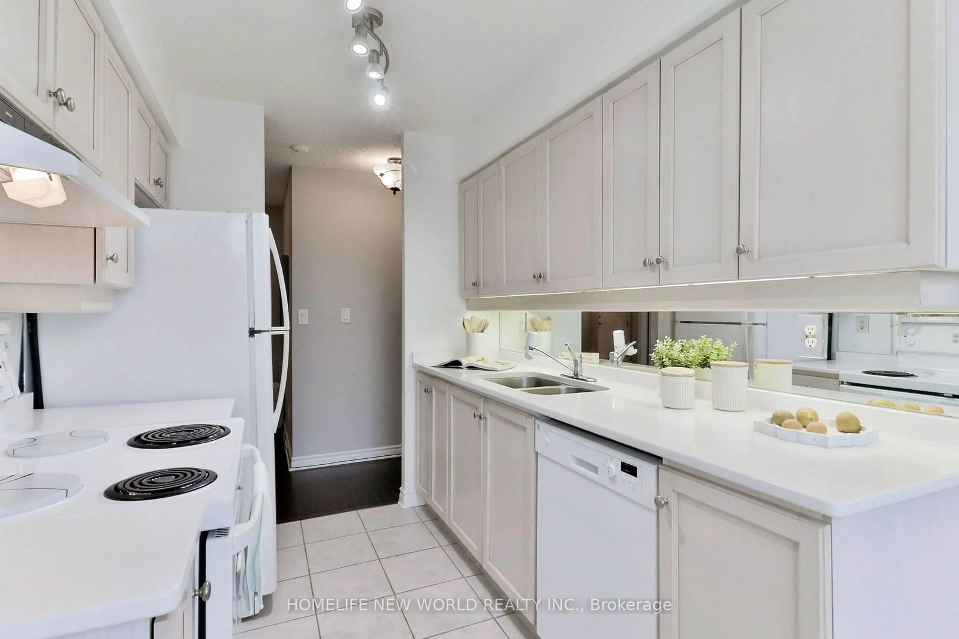 Standard kitchen, ceramic/tile floor for 8 Rean Dr #305, Toronto Ontario M2K 3B9