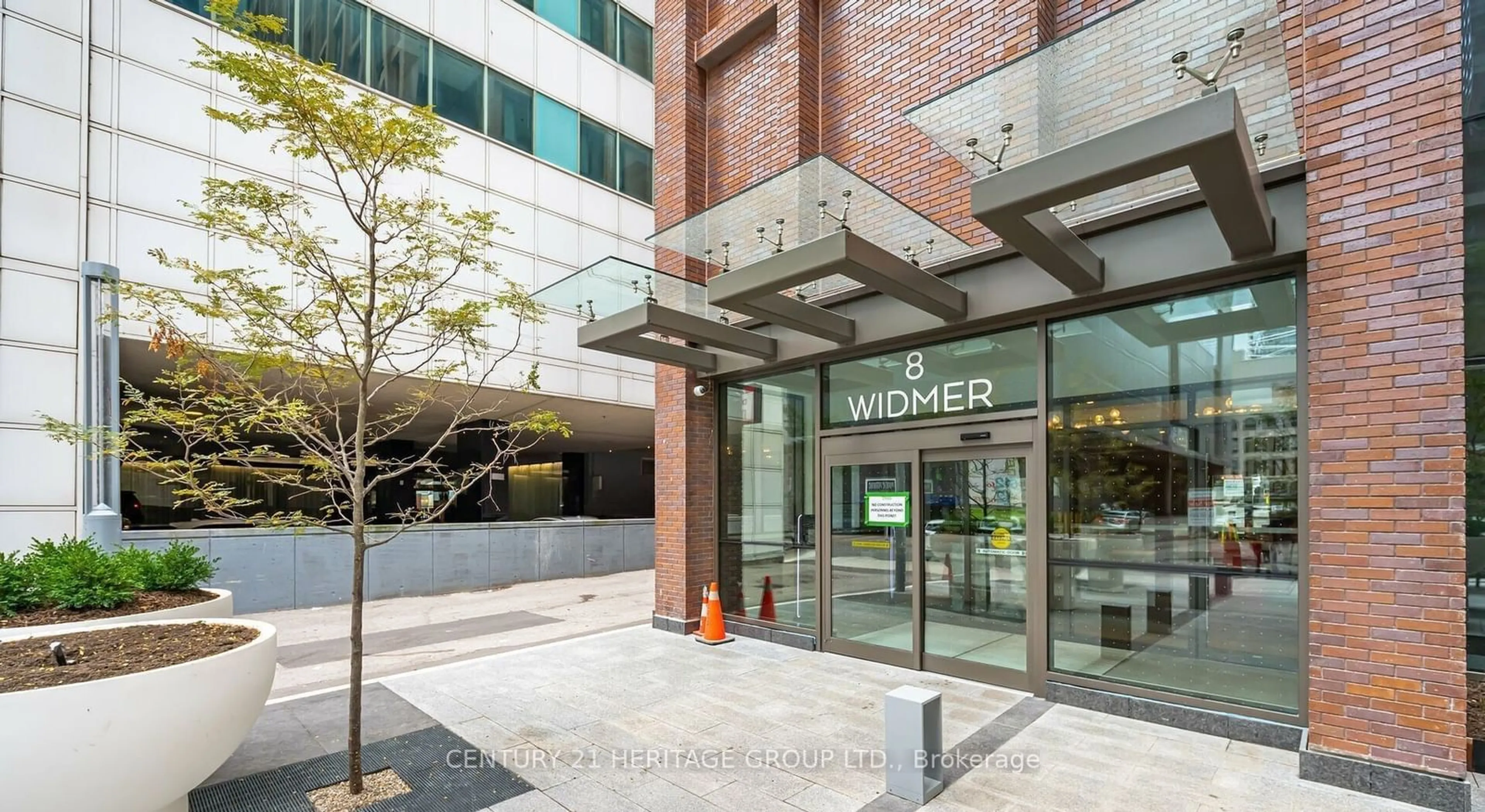 Indoor foyer for 8 Widmer St #GPH05, Toronto Ontario M5V 0W6