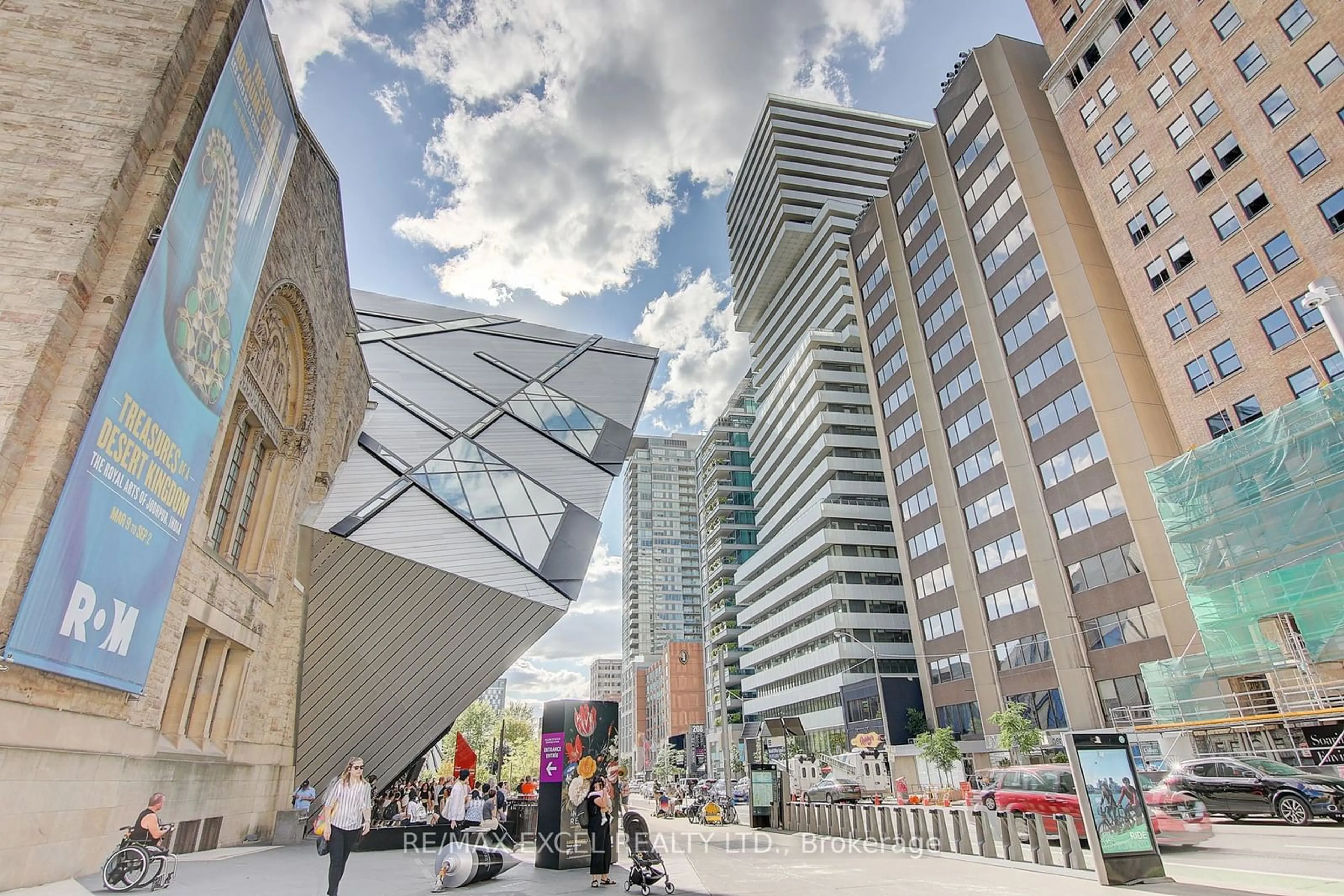 Patio, street for 200 Bloor St #2201, Toronto Ontario M5S 0B1