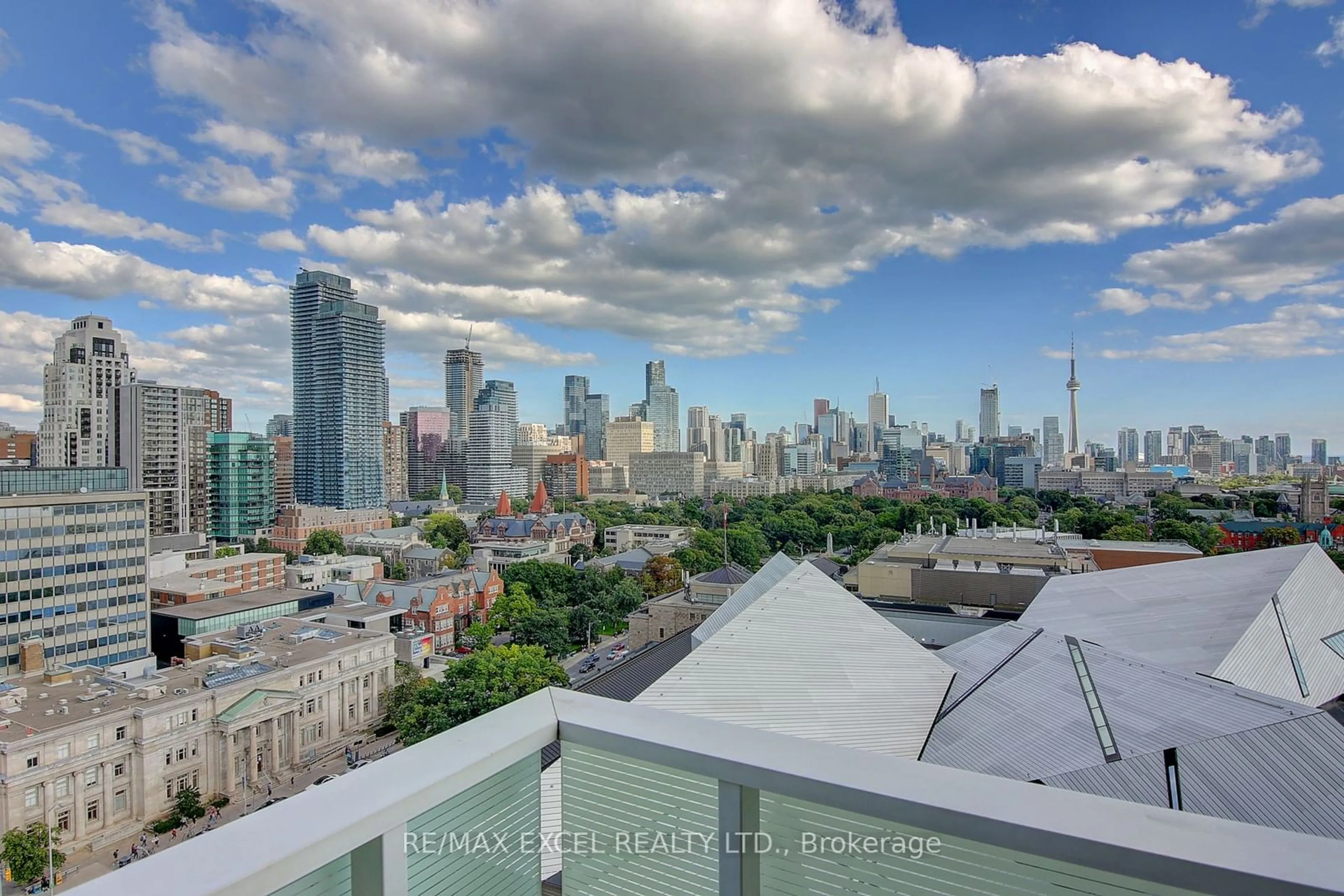 A pic from outside/outdoor area/front of a property/back of a property/a pic from drone, city buildings view from balcony for 200 Bloor St #2201, Toronto Ontario M5S 0B1