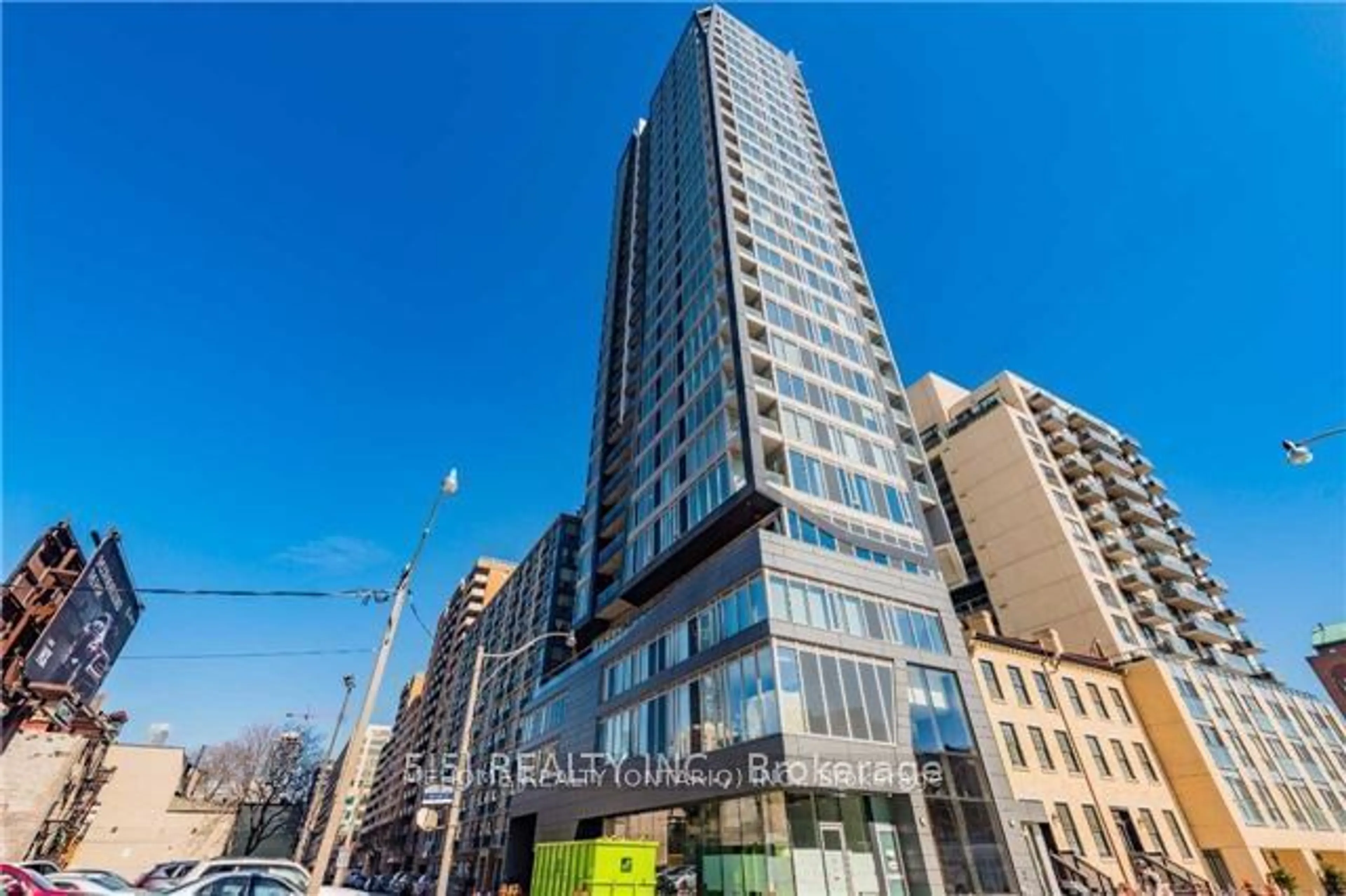 Indoor foyer for 68 Shuter St #2803, Toronto Ontario M5B 0B4