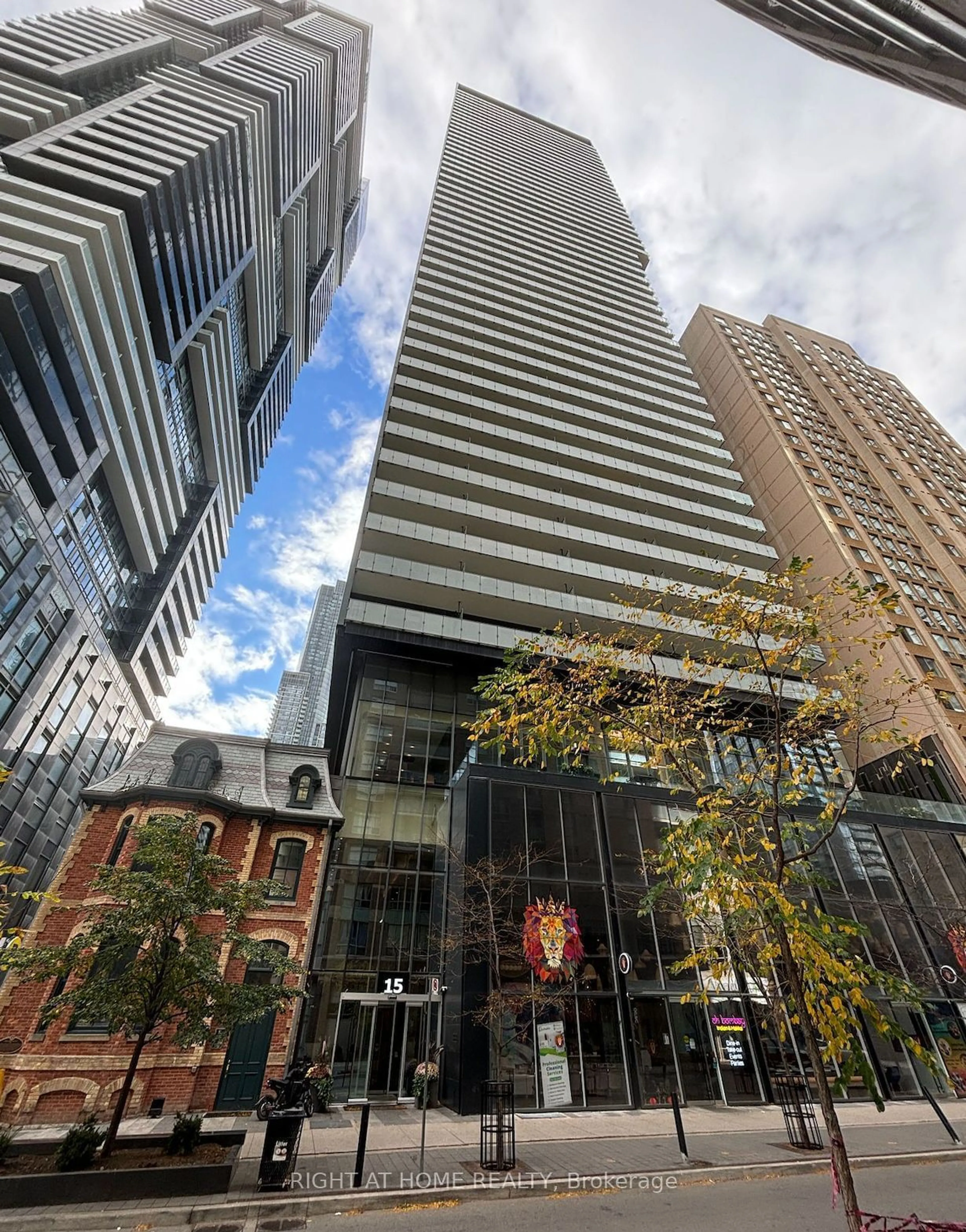 Indoor foyer for 15 Grenville St #1711, Toronto Ontario M4Y 0B9