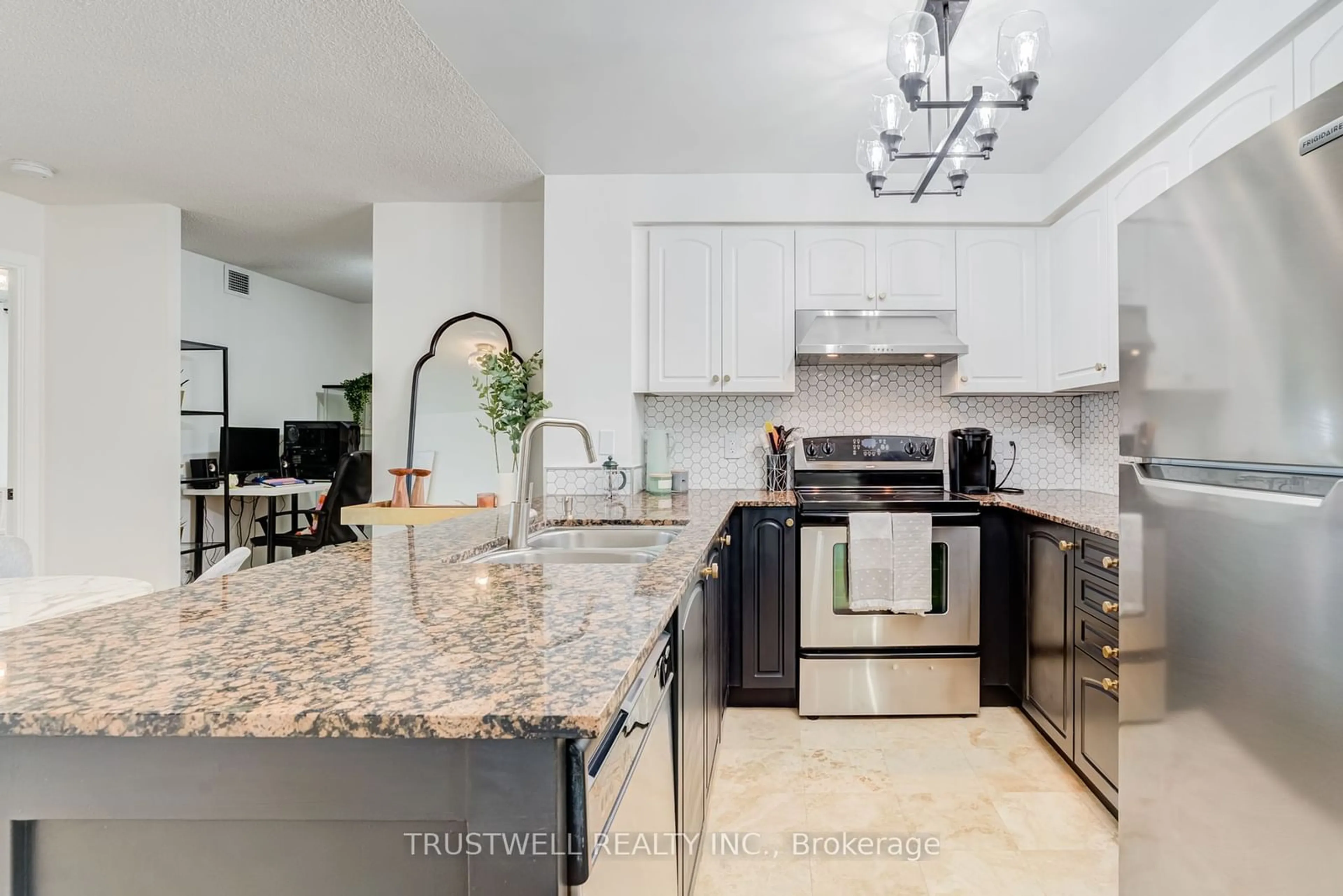 Open concept kitchen, ceramic/tile floor for 509 Beecroft Rd #911, Toronto Ontario M2N 0A3